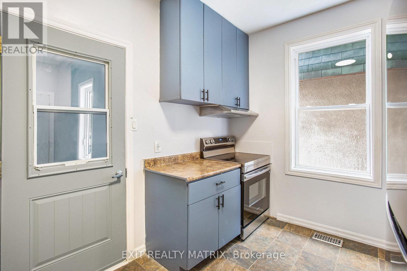 Photo 7 of 1 256 Park Street, Ottawa ON