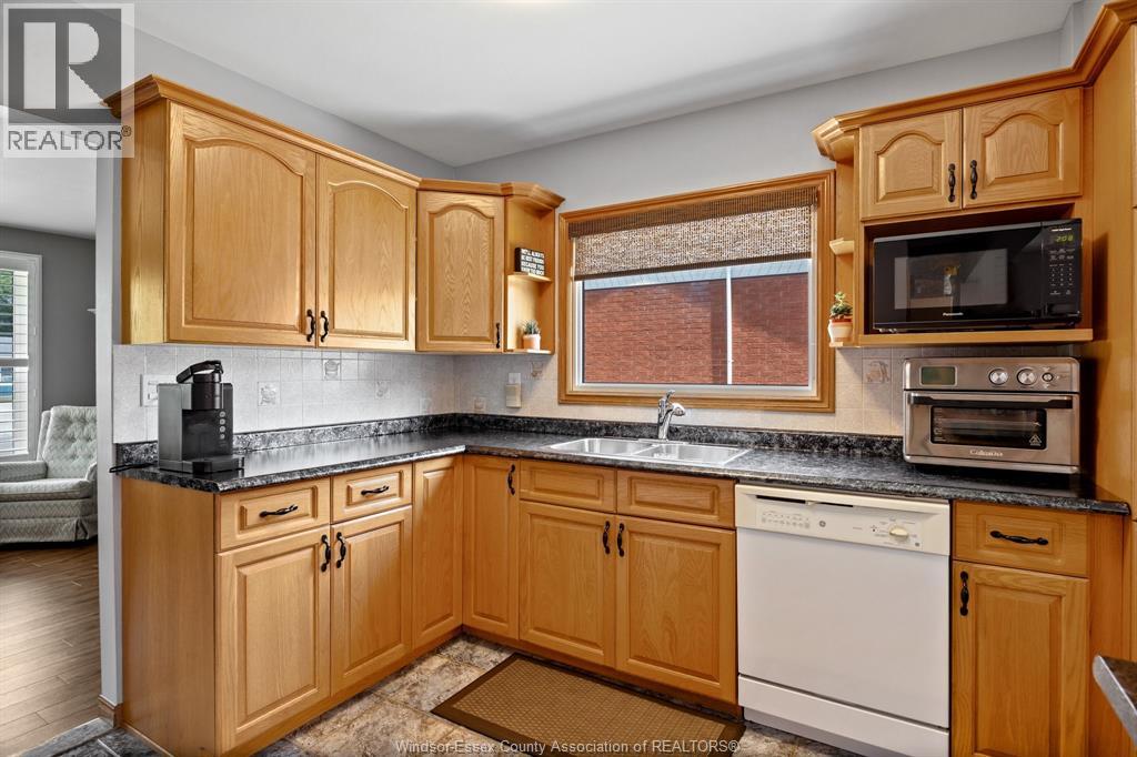 Photo 10 of 221 Pickering, Amherstburg ON