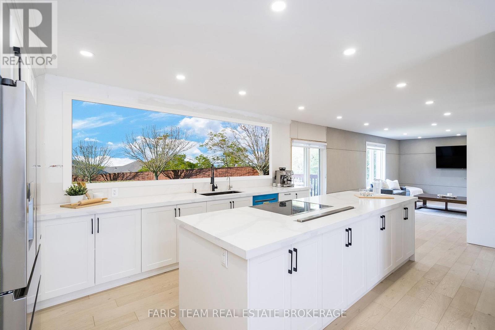 Photo 28 of 7 Golfview Boulevard, Bradford West Gwillimbury ON