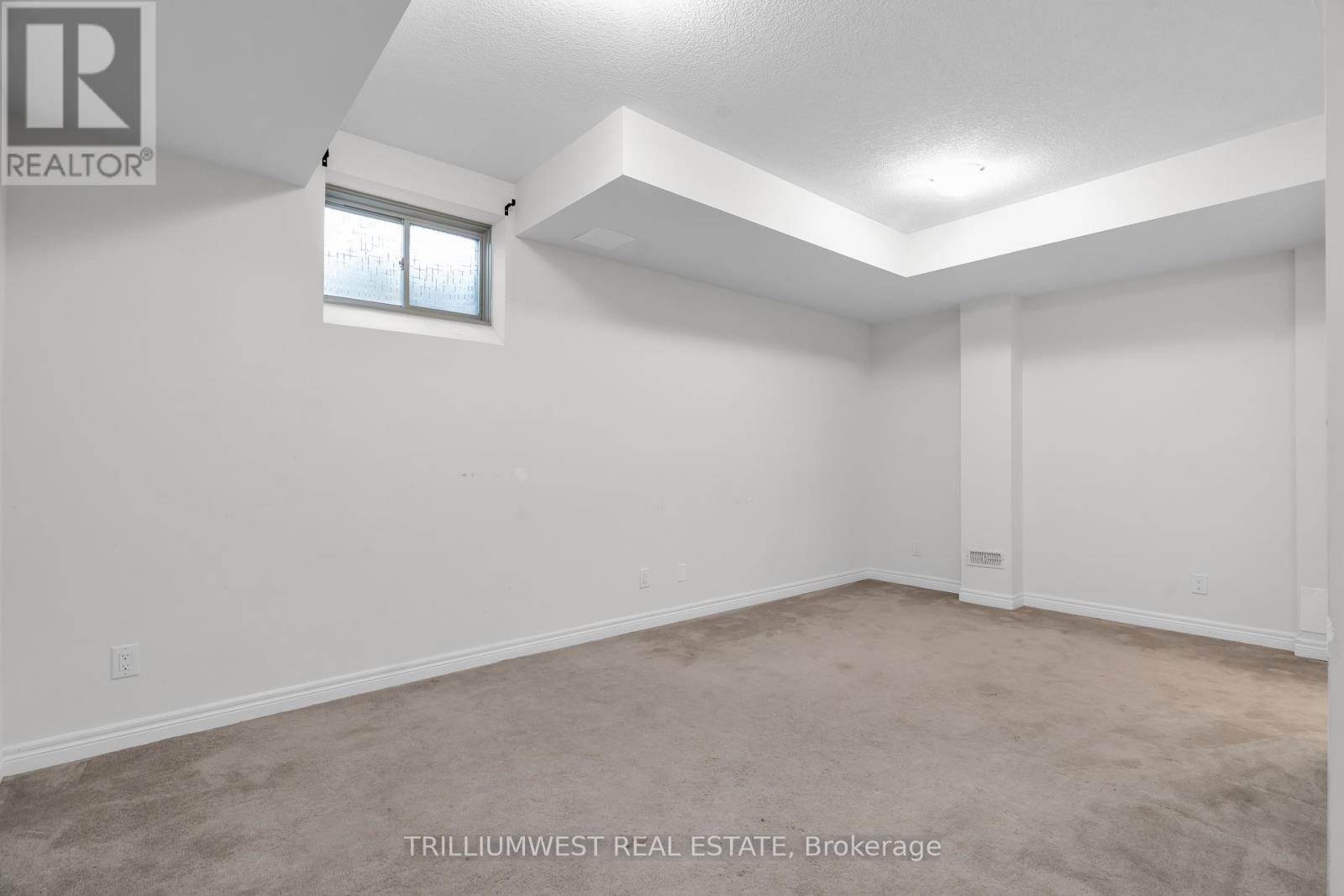 Photo 37 of 74 Reistwood Drive, Kitchener ON