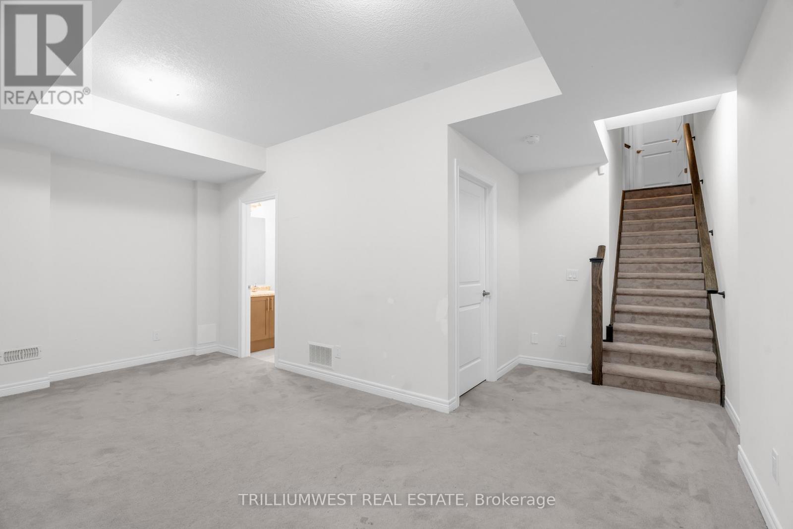 Photo 4 of 74 Reistwood Drive, Kitchener ON