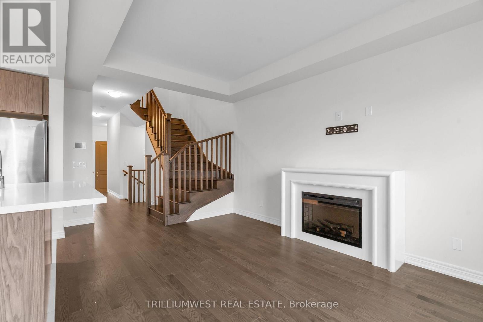 Photo 2 of 74 Reistwood Drive, Kitchener ON