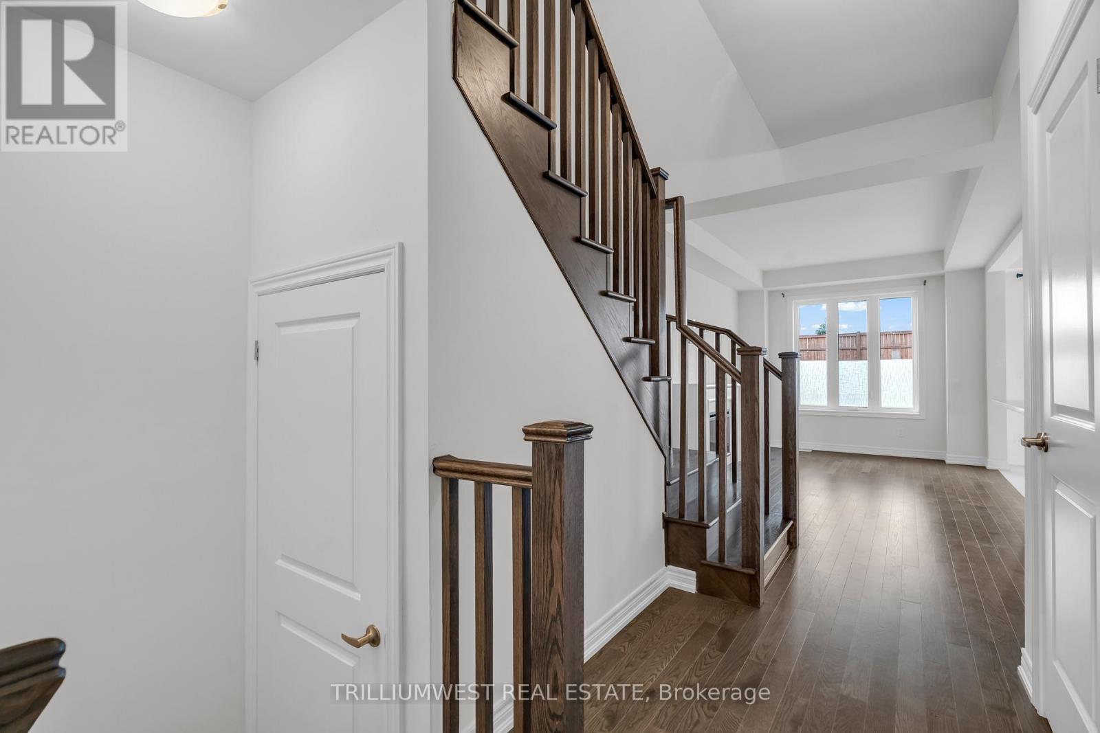 Photo 10 of 74 Reistwood Drive, Kitchener ON