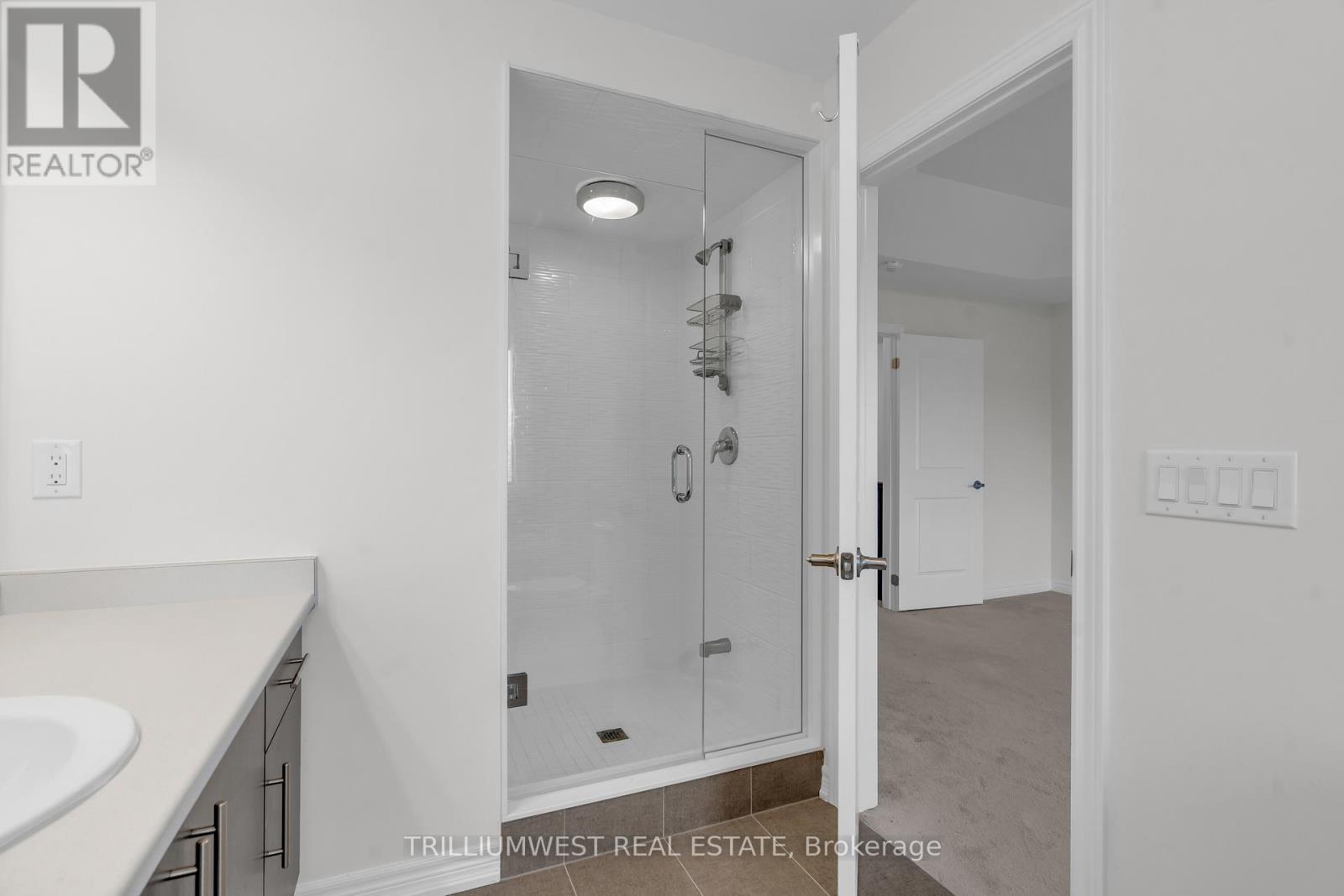 Photo 35 of 74 Reistwood Drive, Kitchener ON