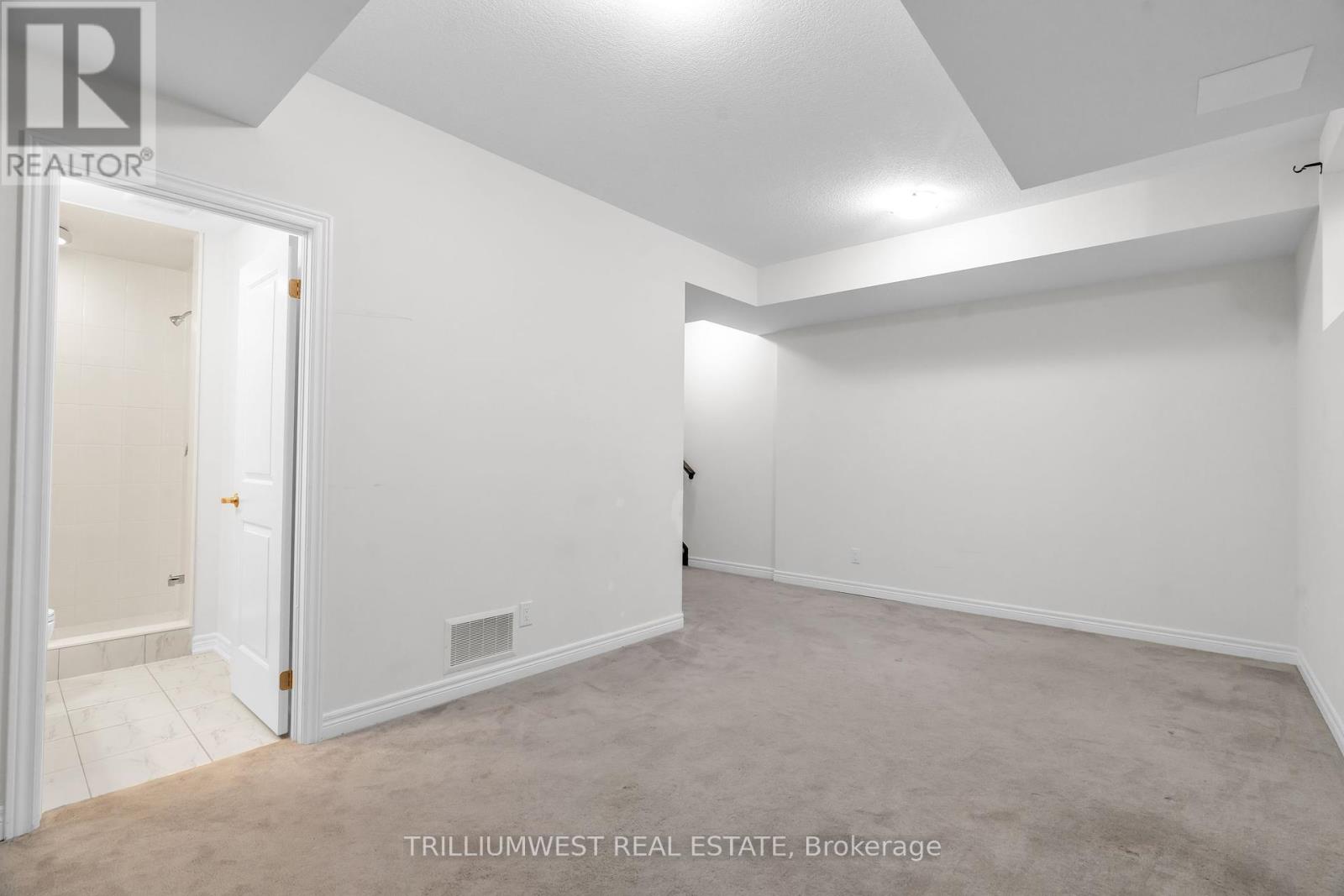 Photo 23 of 74 Reistwood Drive, Kitchener ON