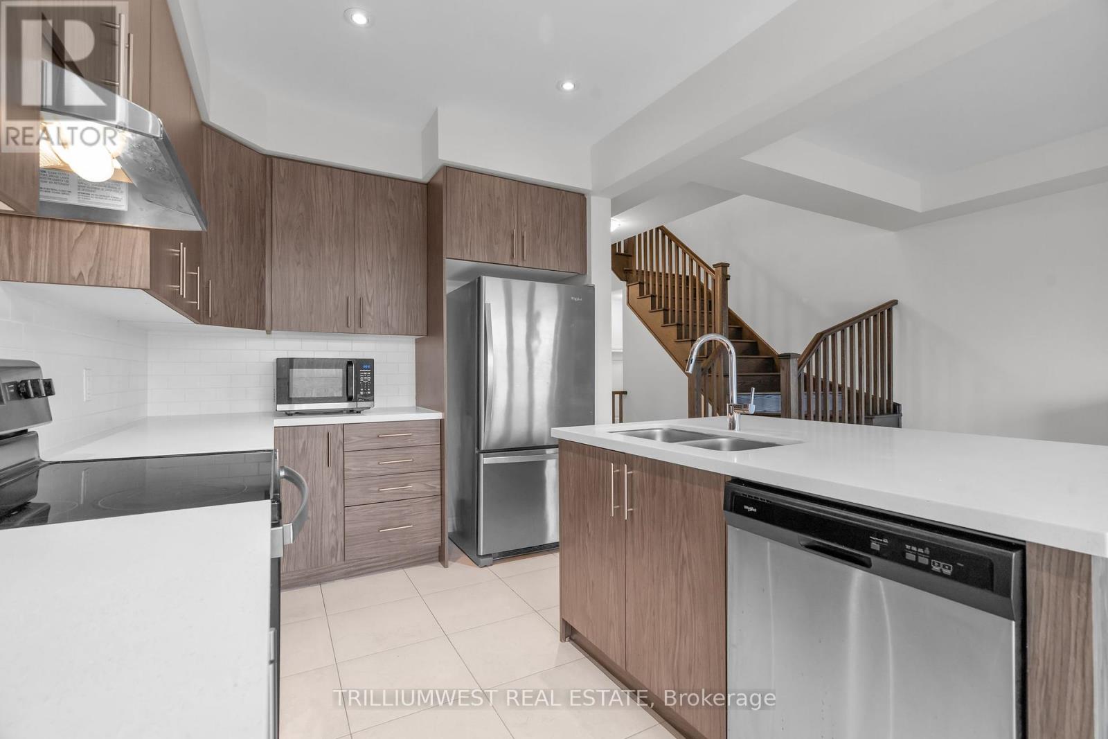 Photo 13 of 74 Reistwood Drive, Kitchener ON