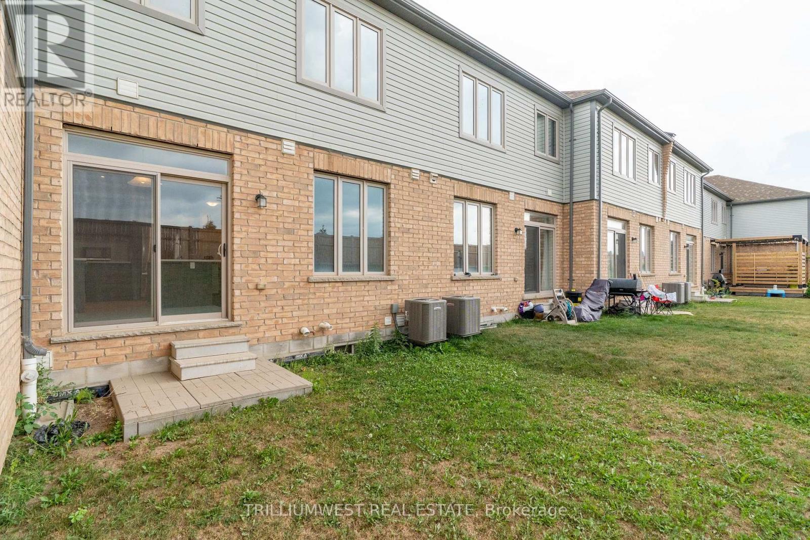 Photo 8 of 74 Reistwood Drive, Kitchener ON