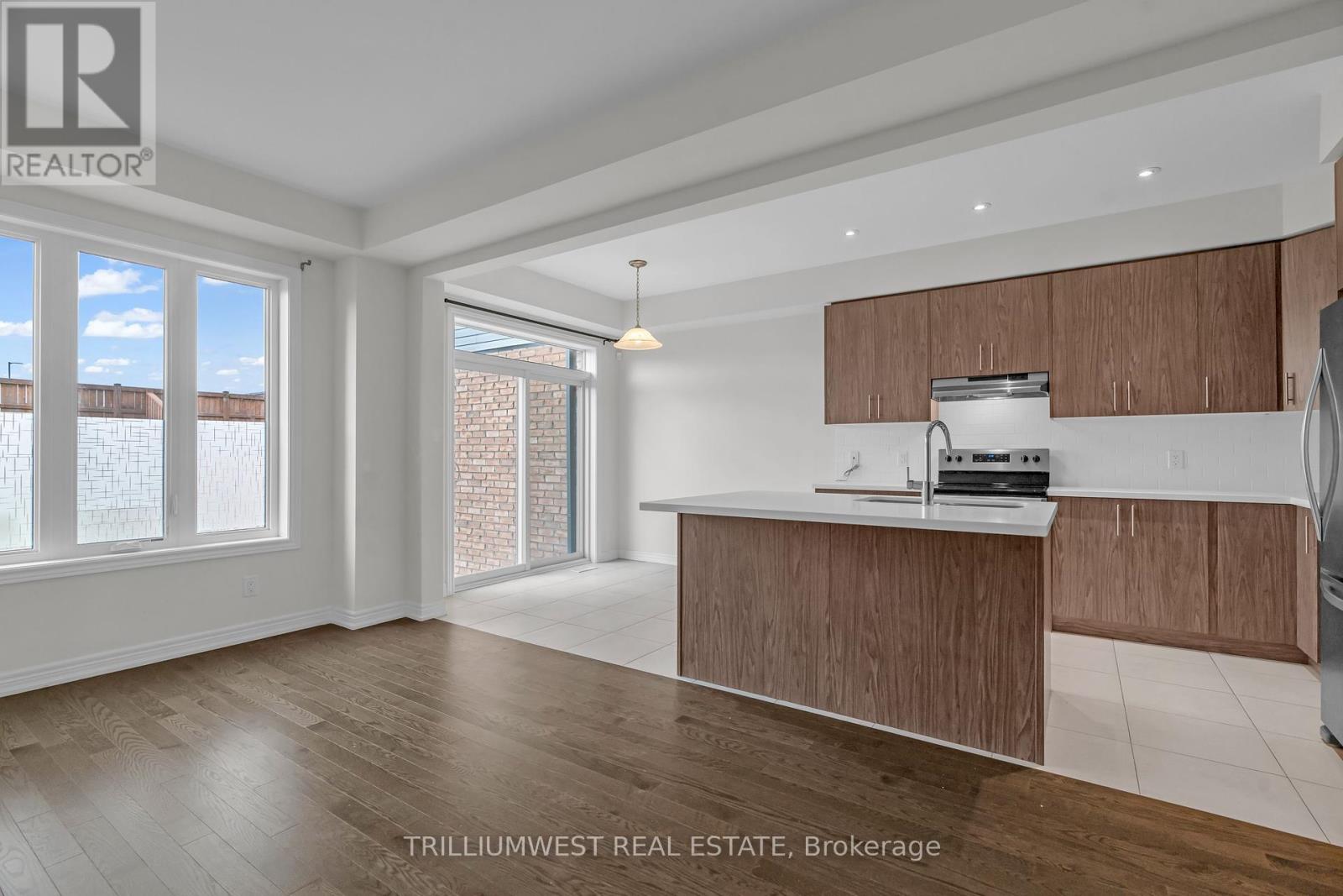 Photo 12 of 74 Reistwood Drive, Kitchener ON