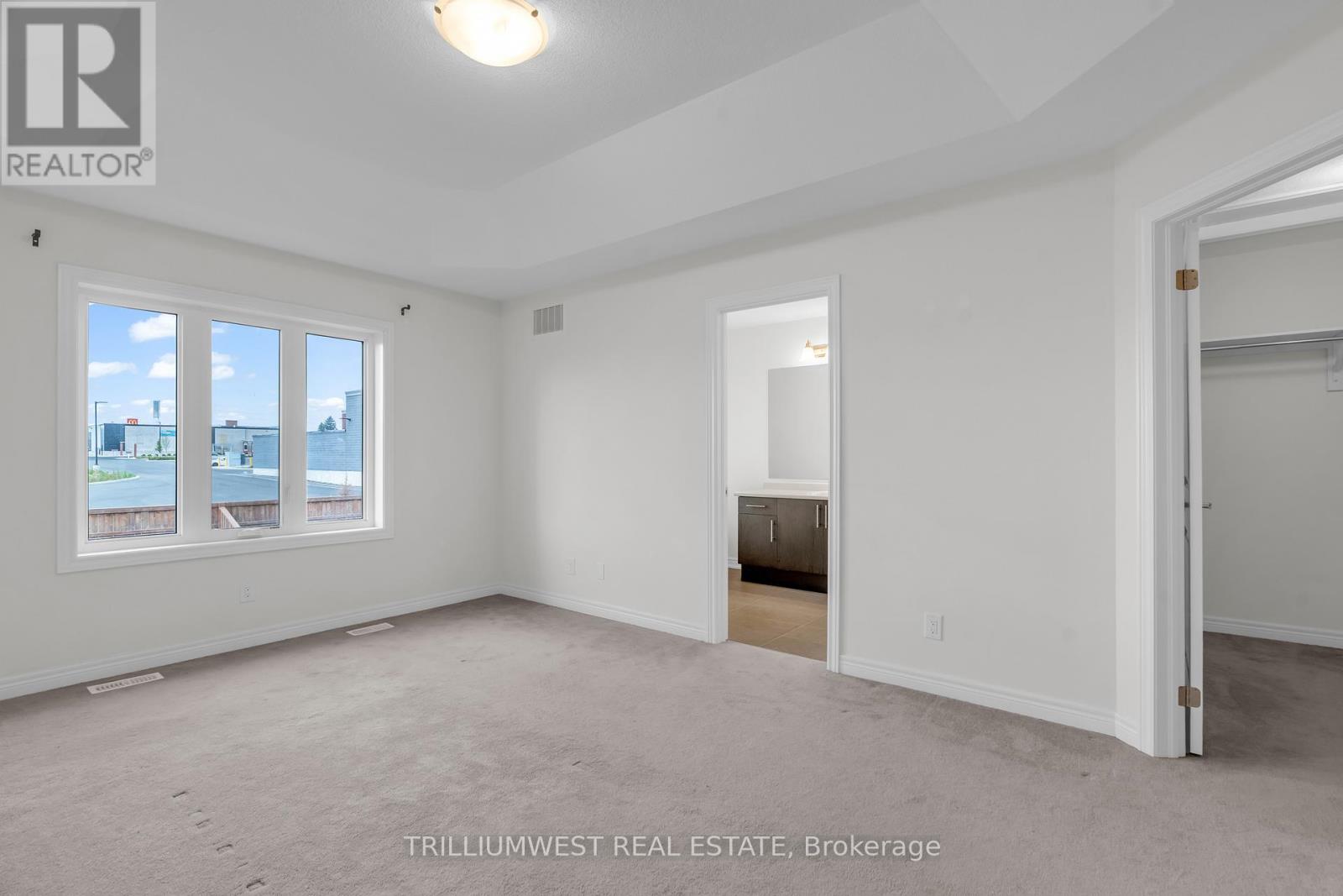 Photo 21 of 74 Reistwood Drive, Kitchener ON