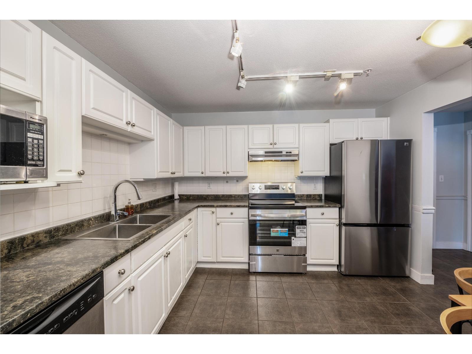 Photo 8 of 303 2575 Ware Street, Abbotsford BC