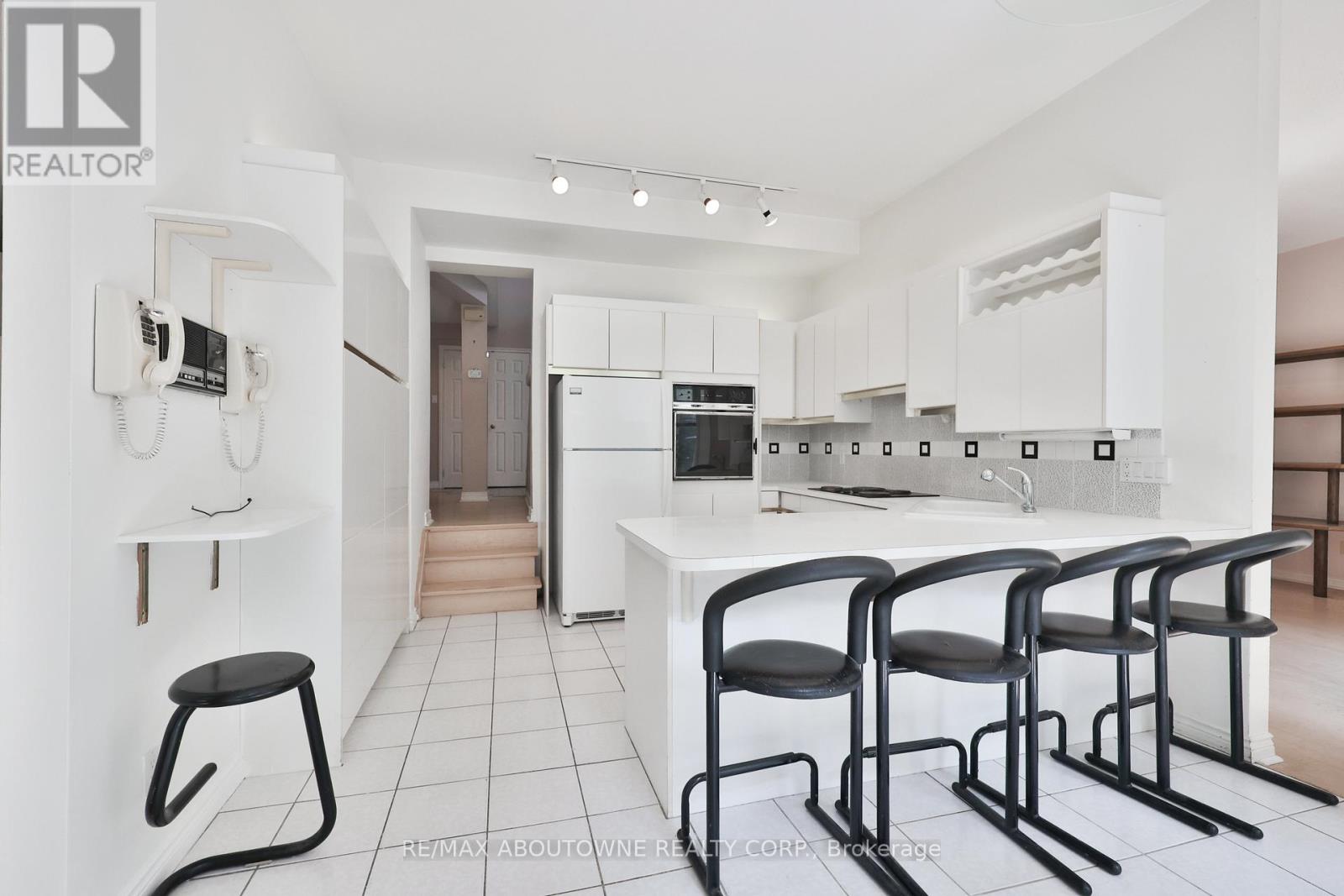Photo 8 of 78 West River Street, Oakville ON