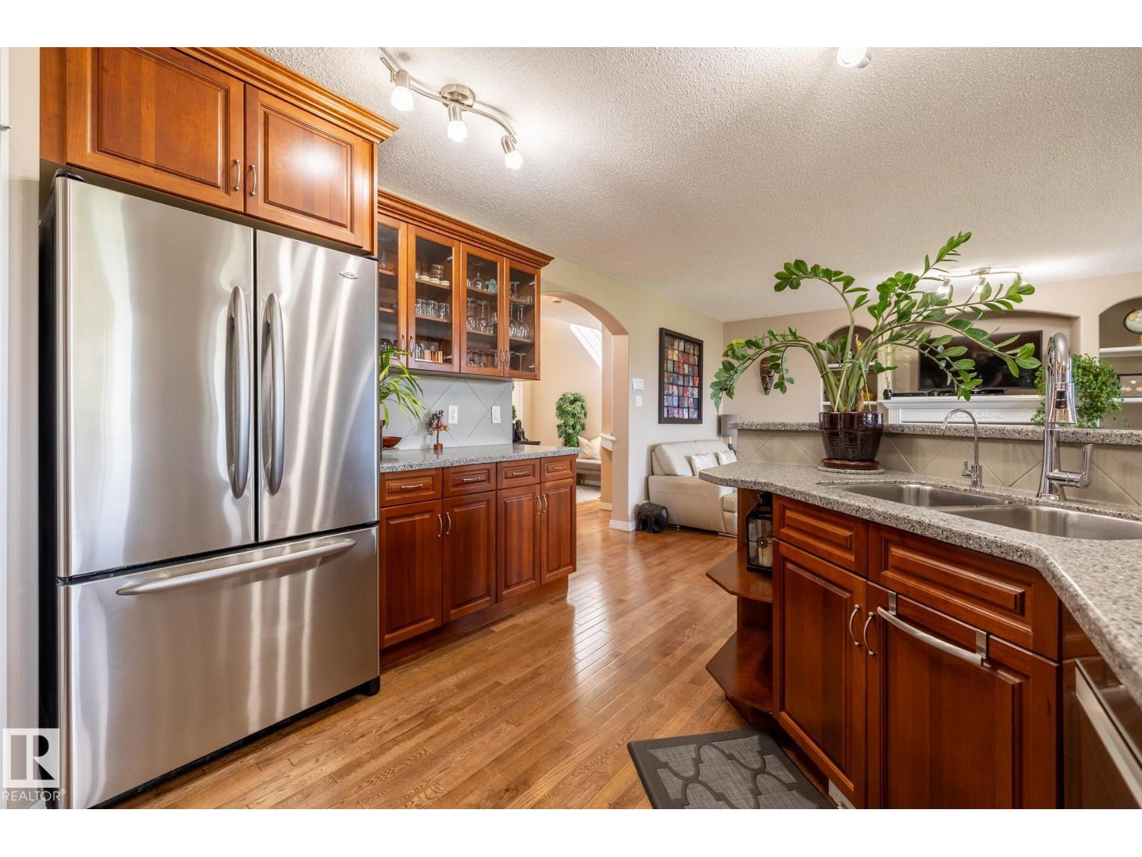 Photo 6 of 8214 6 Av Sw, Edmonton AB