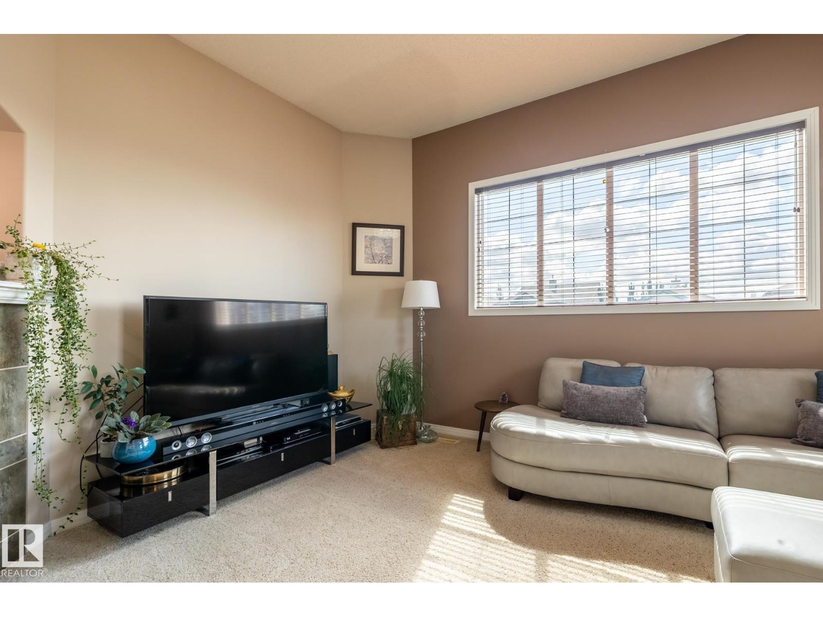 Photo 14 of 8214 6 Av Sw, Edmonton AB