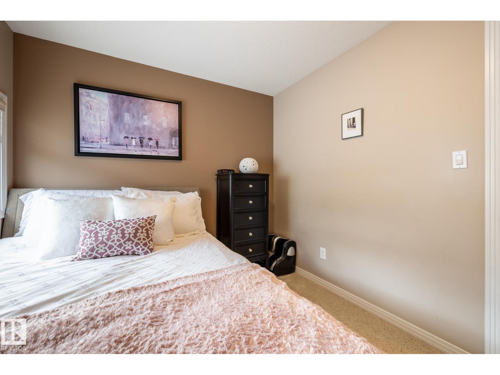 Photo 2 of 8214 6 Av Sw, Edmonton AB