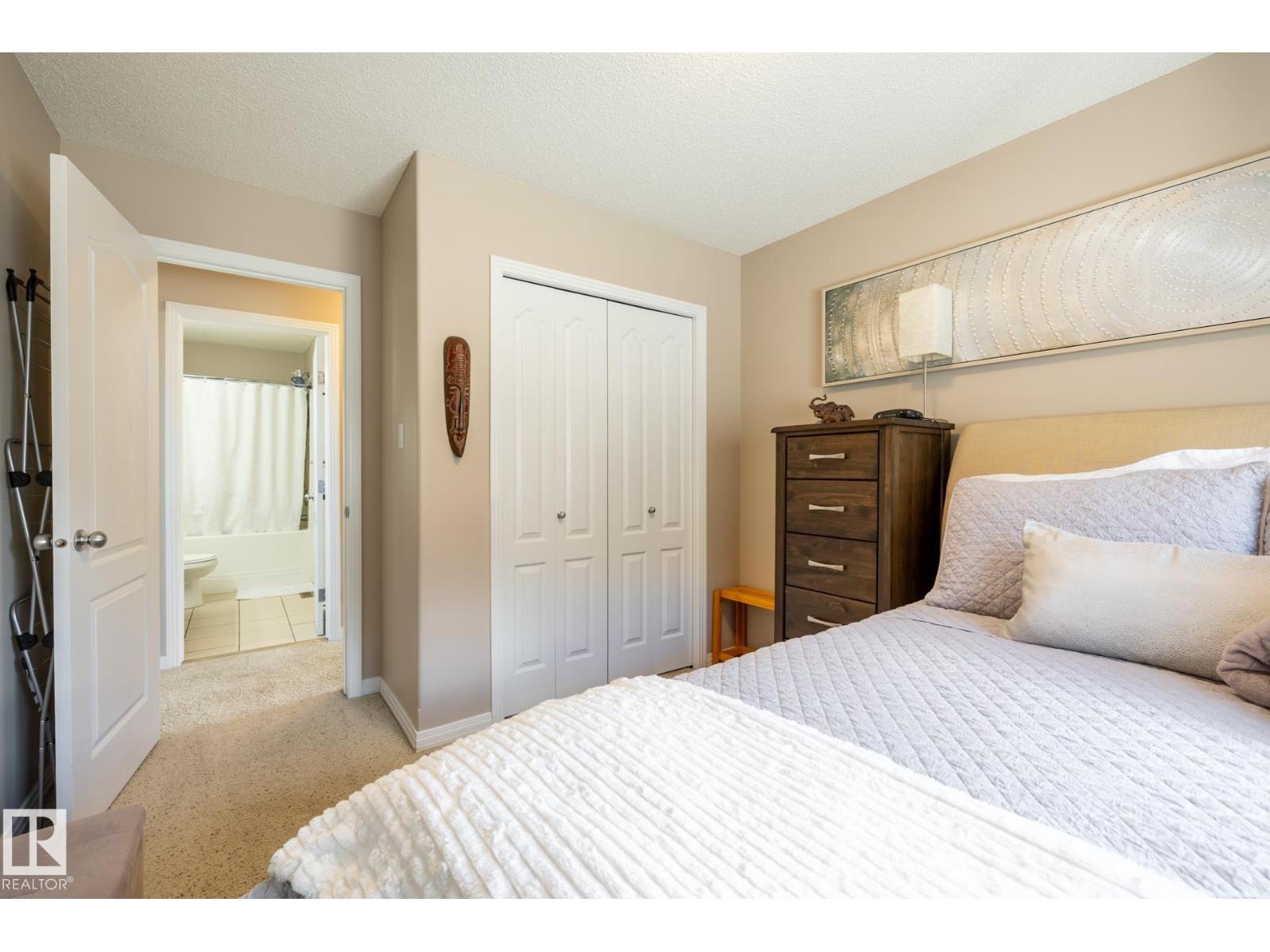 Photo 8 of 8214 6 Av Sw, Edmonton AB