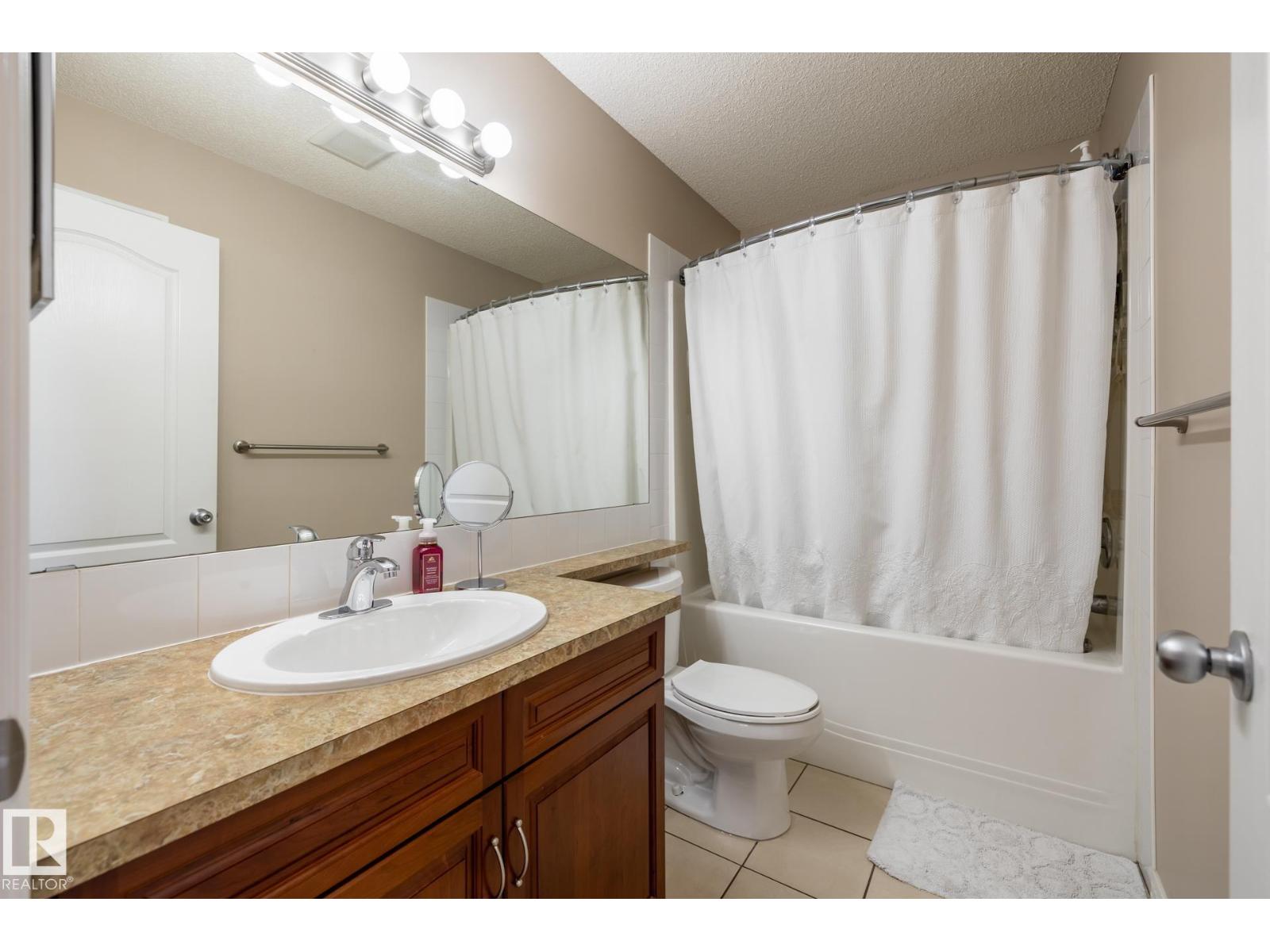 Photo 15 of 8214 6 Av Sw, Edmonton AB