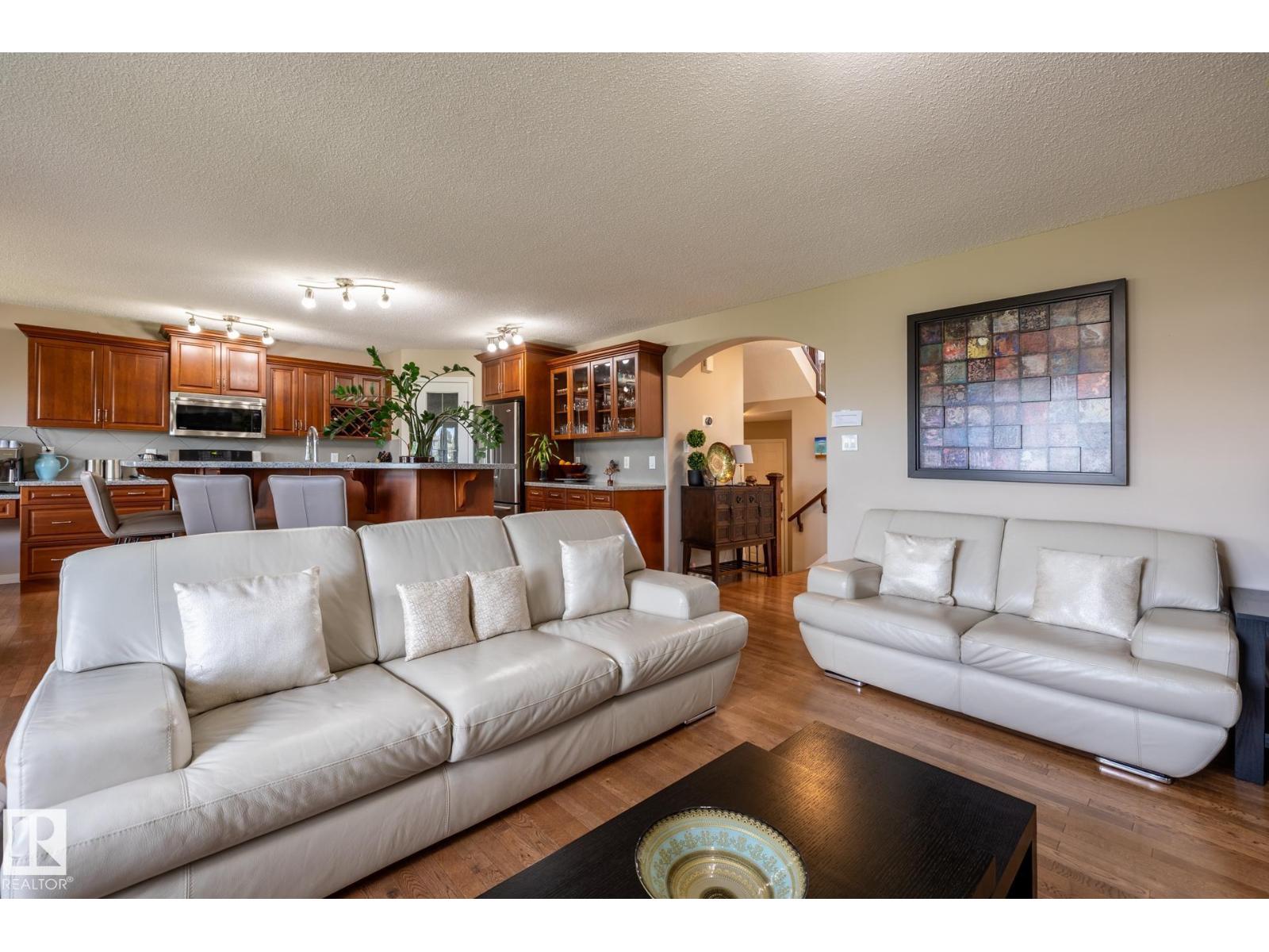 Photo 4 of 8214 6 Av Sw, Edmonton AB