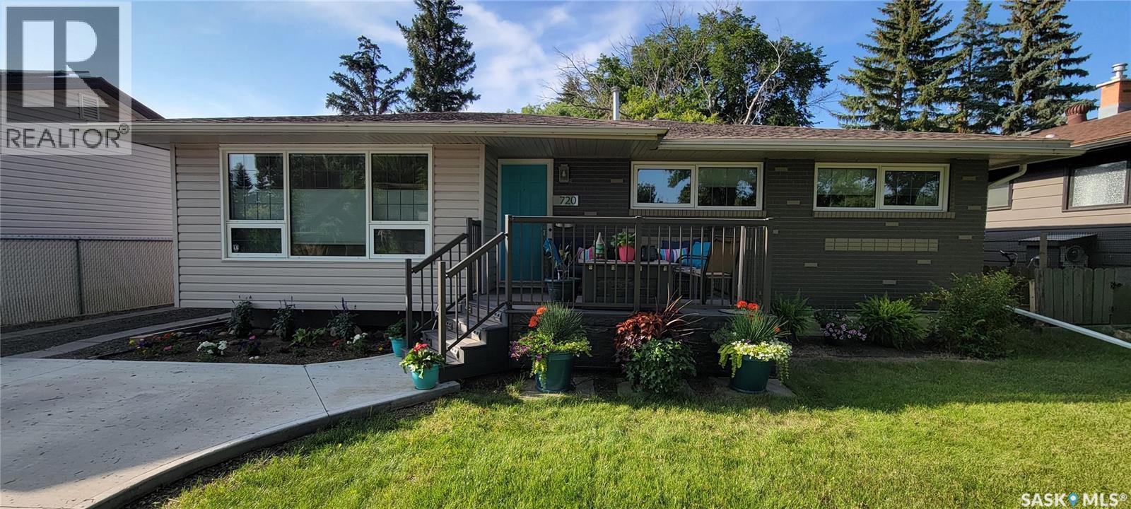 Photo 8 of 720 Shannon Road, Regina SK