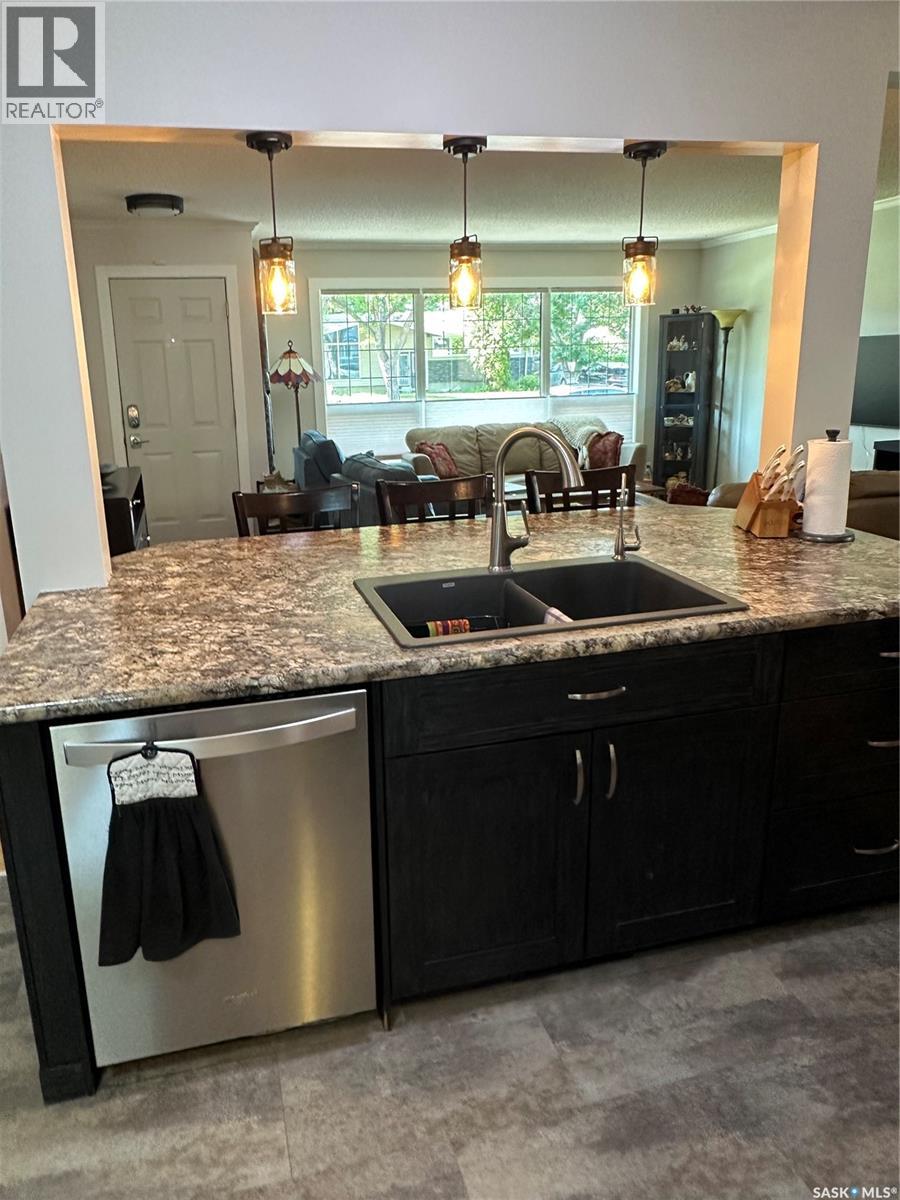 Photo 5 of 720 Shannon Road, Regina SK