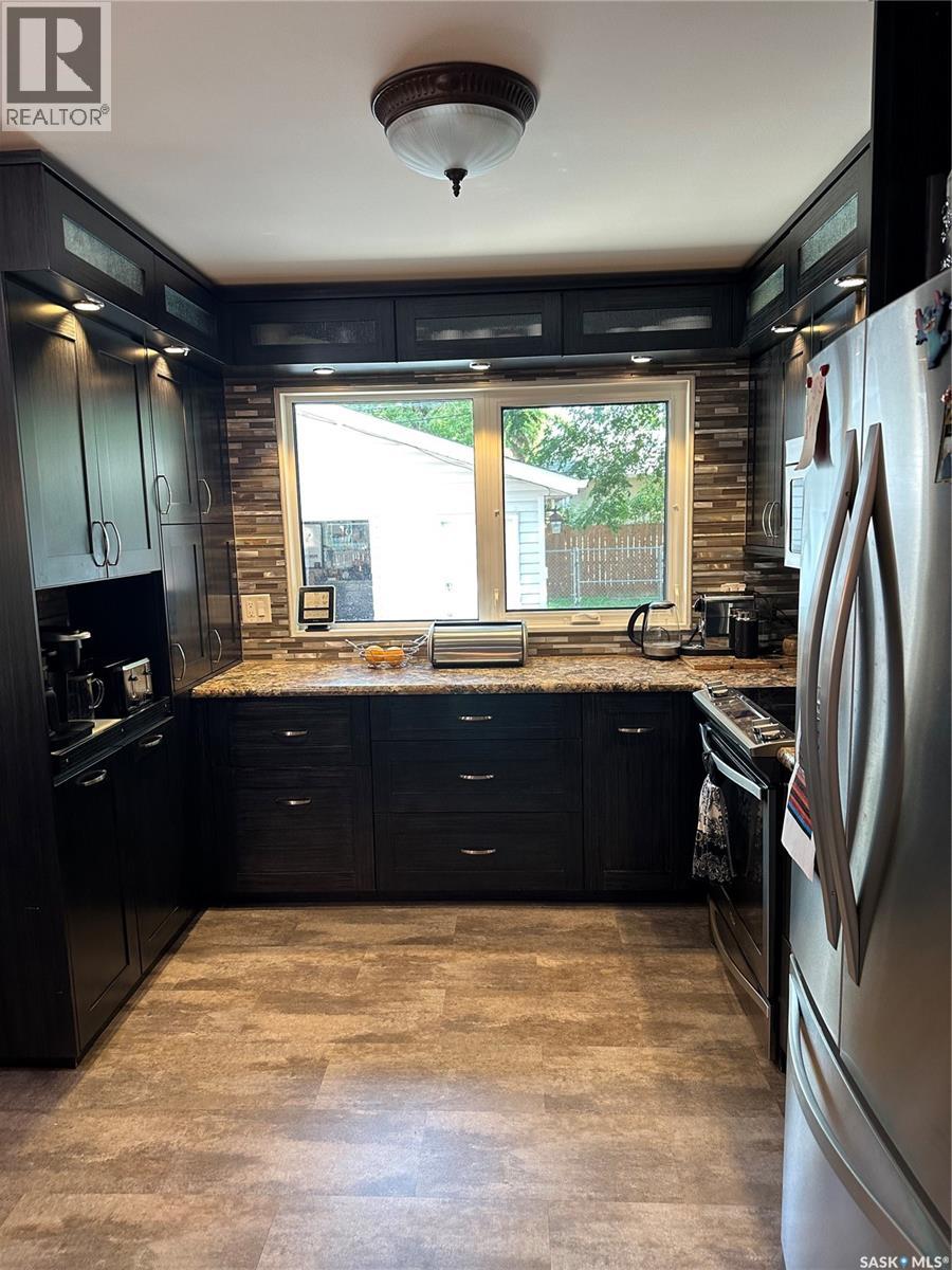 Photo 23 of 720 Shannon Road, Regina SK