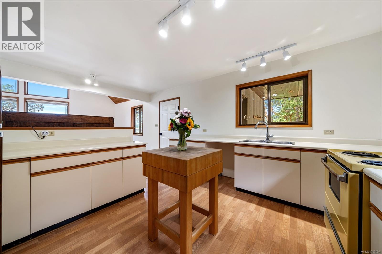 1618 DAVIES RD - 11