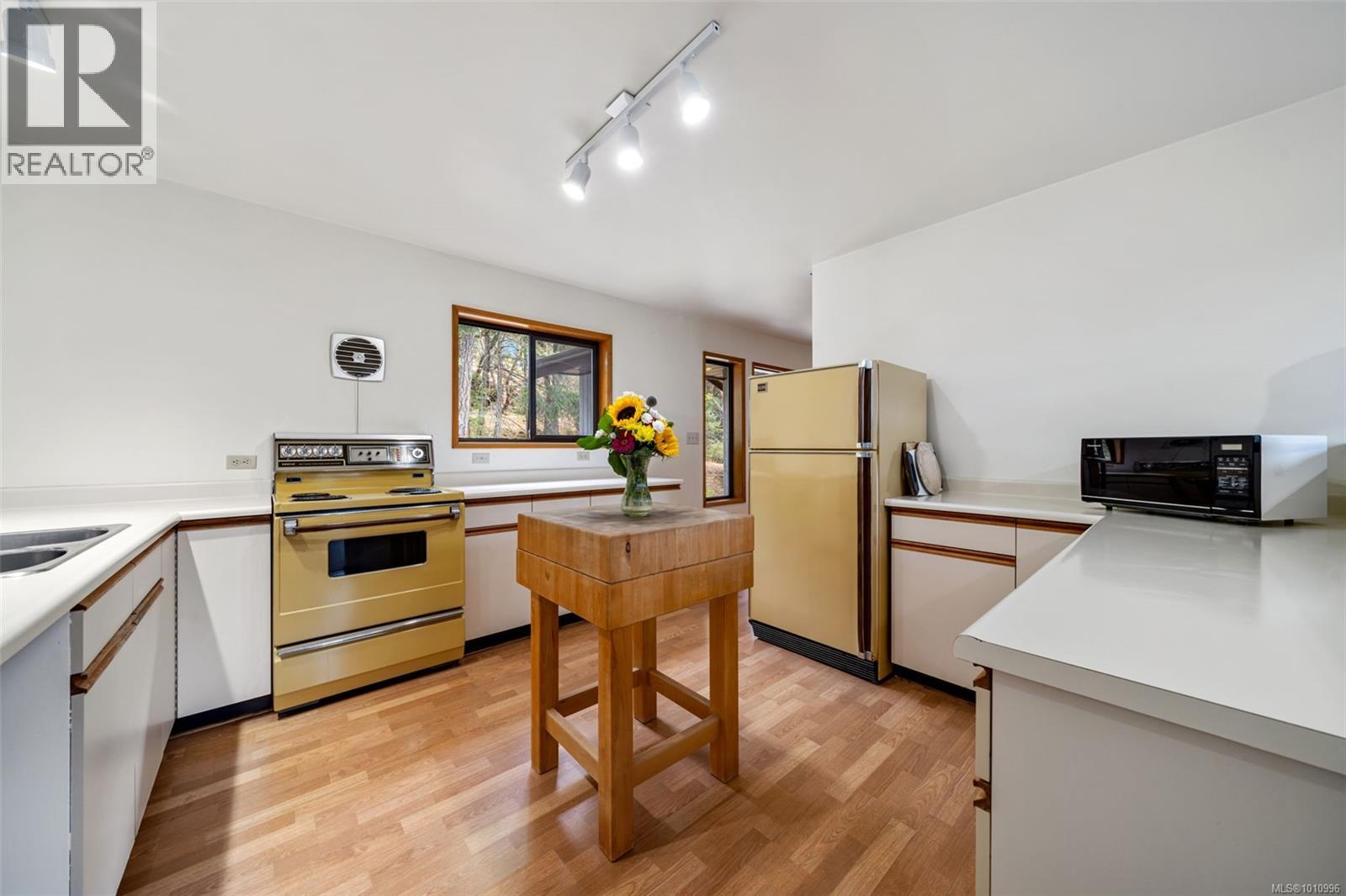 1618 DAVIES RD - 12