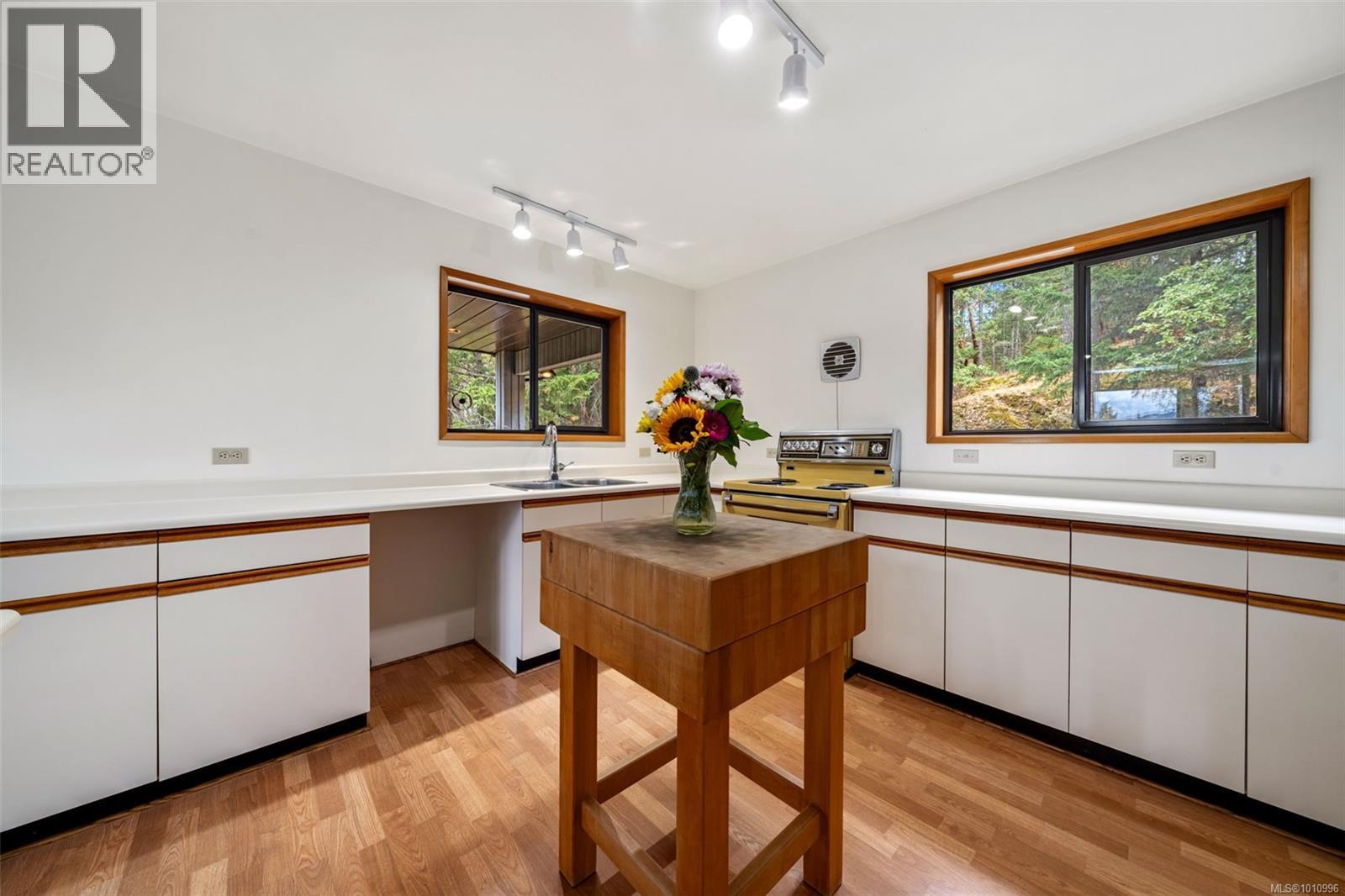 1618 DAVIES RD - 14