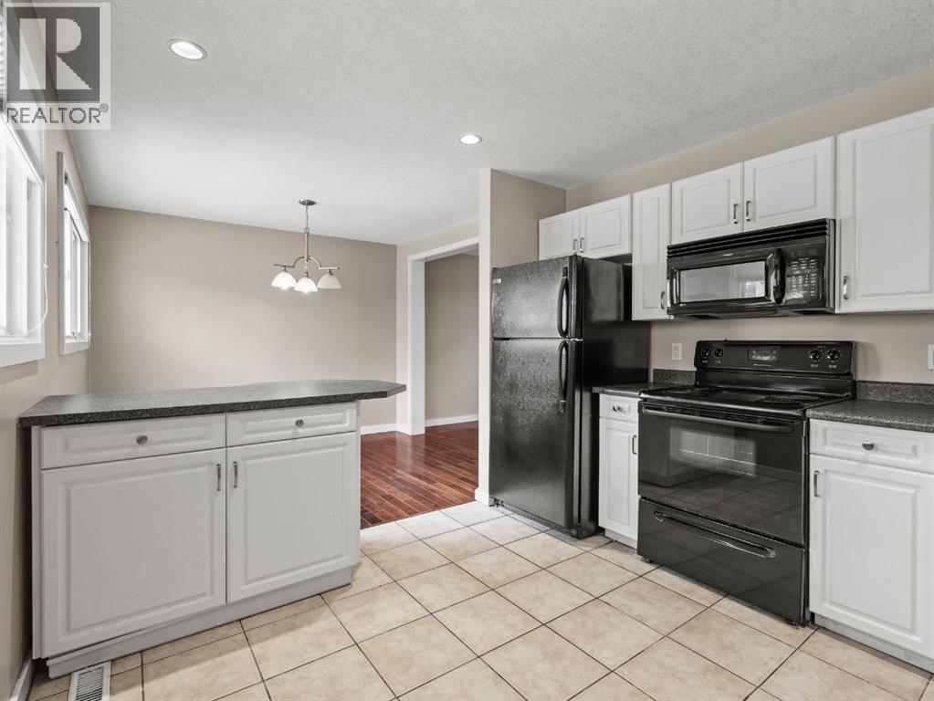 Photo 9 of 571 Killarney Glen Court Sw, Calgary AB