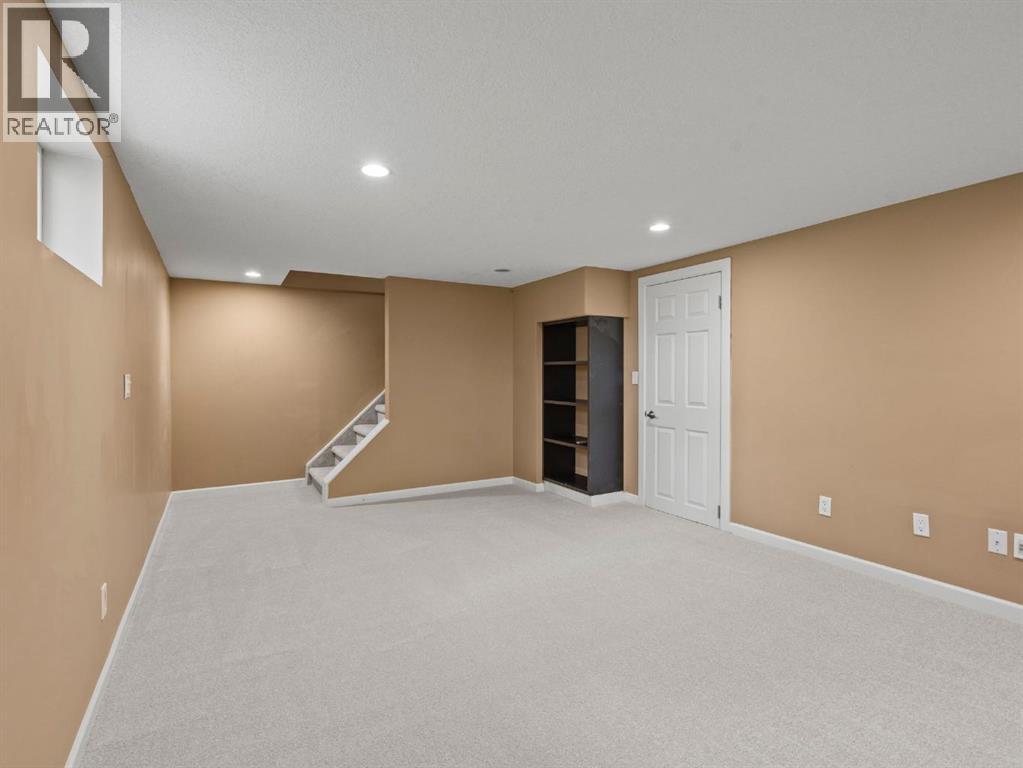 Photo 3 of 571 Killarney Glen Court Sw, Calgary AB