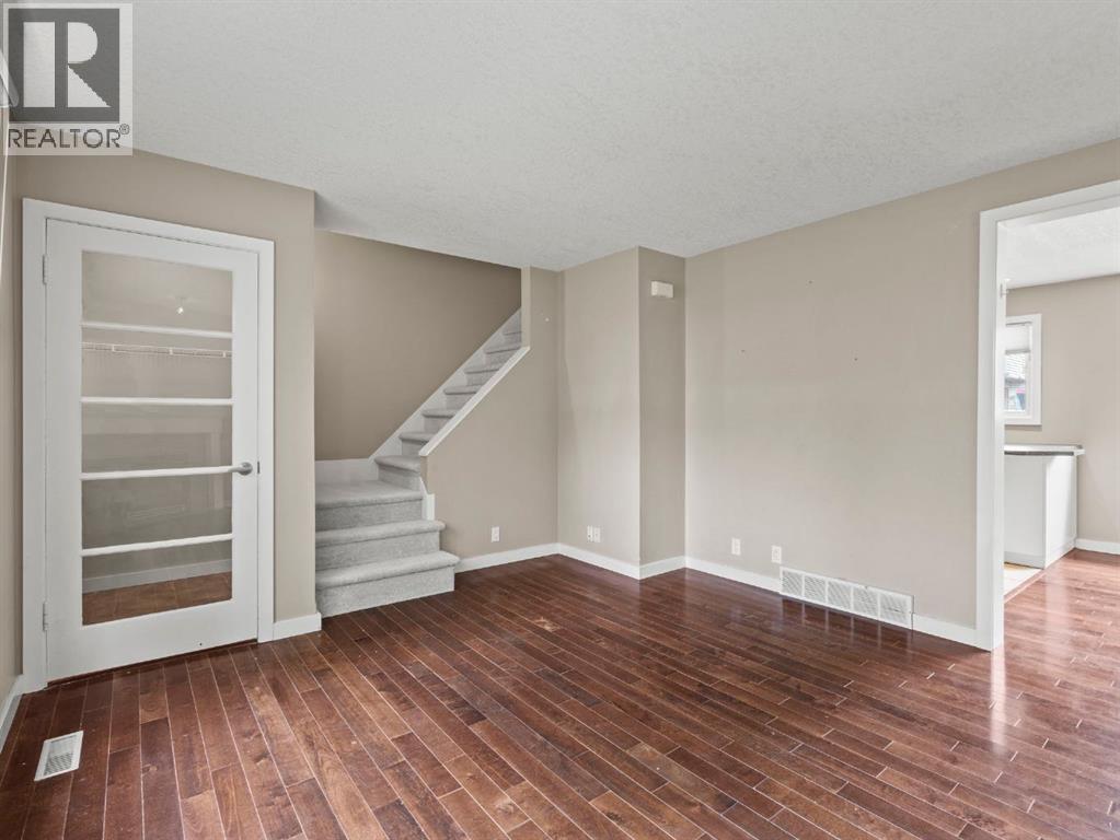 Photo 14 of 571 Killarney Glen Court Sw, Calgary AB
