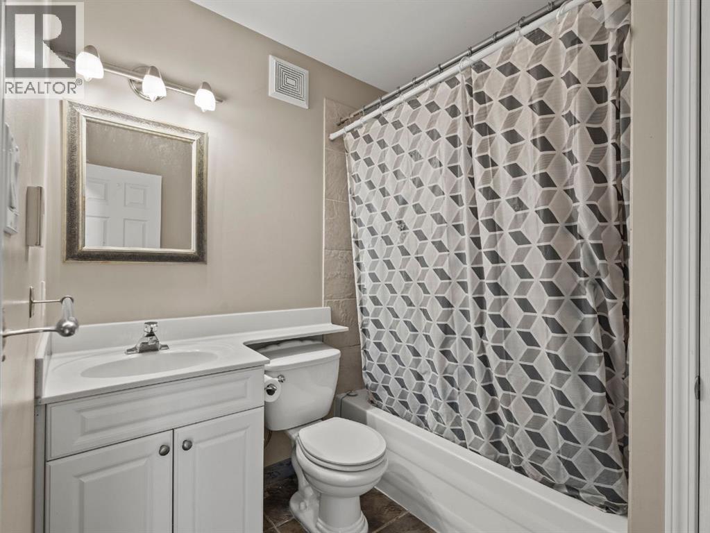 Photo 4 of 571 Killarney Glen Court Sw, Calgary AB