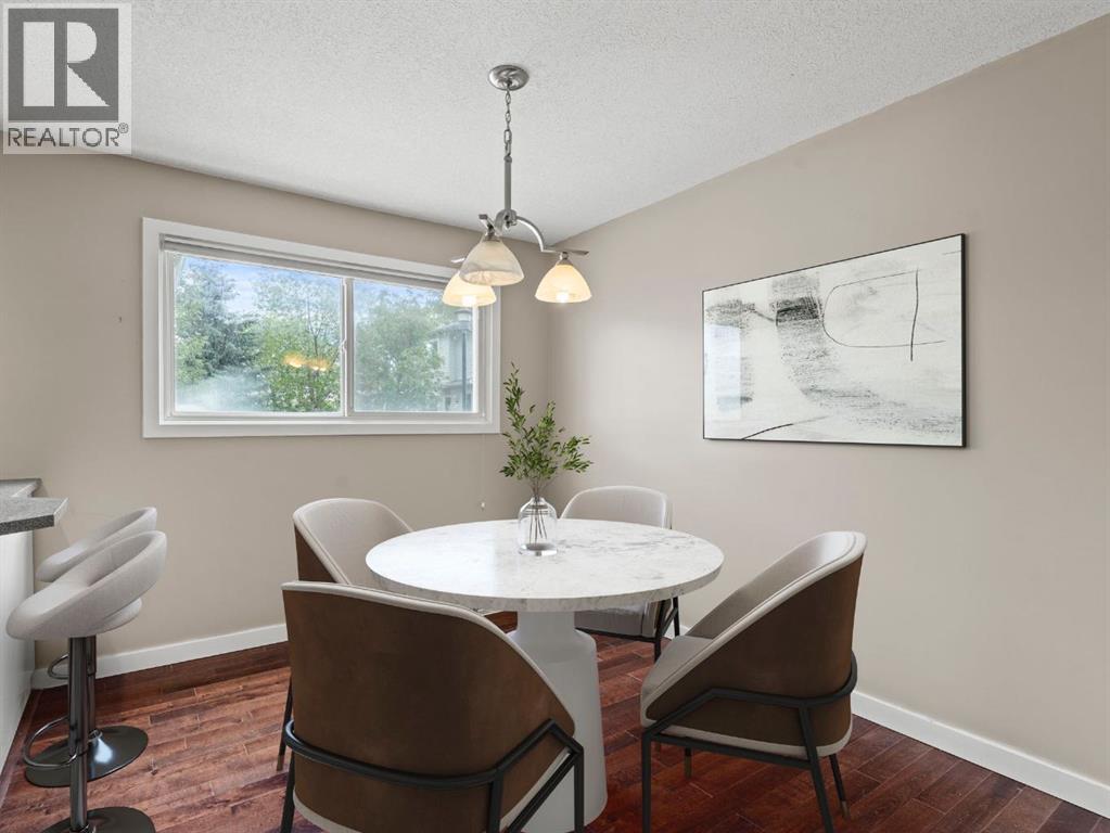 Photo 2 of 571 Killarney Glen Court Sw, Calgary AB