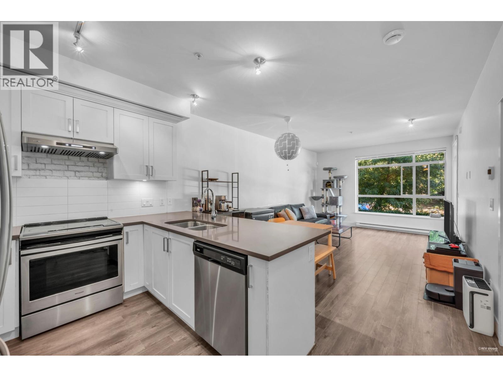 Photo 6 of 101 2436 Kelly Avenue, Port Coquitlam BC