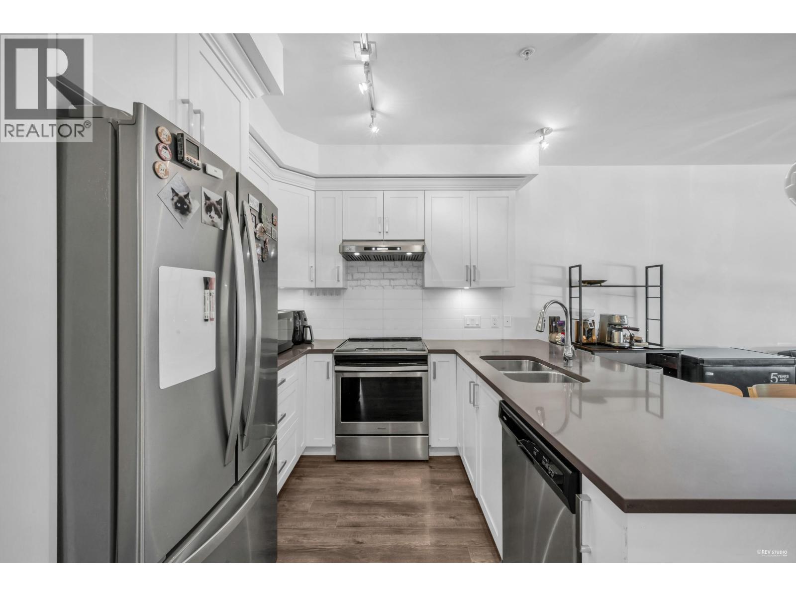 Photo 4 of 101 2436 Kelly Avenue, Port Coquitlam BC