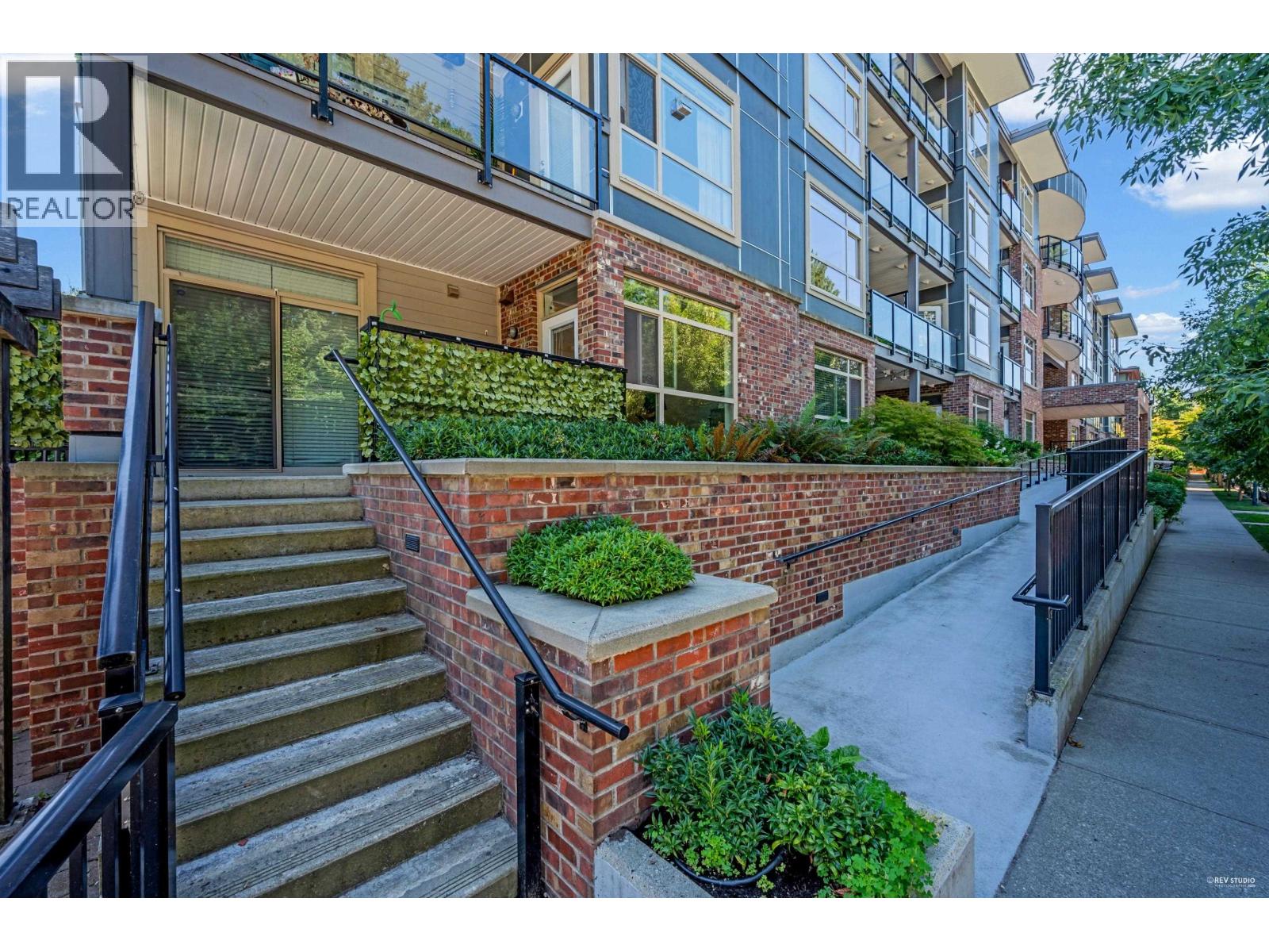 Photo 3 of 101 2436 Kelly Avenue, Port Coquitlam BC