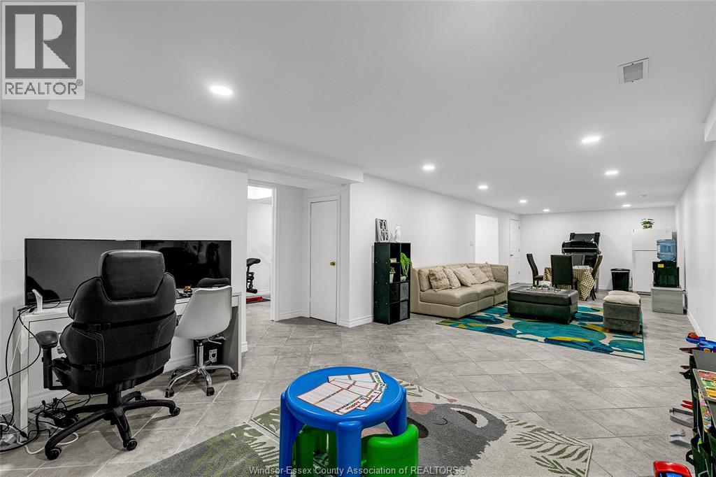Photo 9 of 3772 Prairie Court, Windsor ON