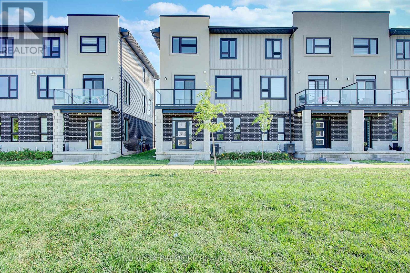 Photo 2 of 16 3380 Singleton Avenue, London South ON