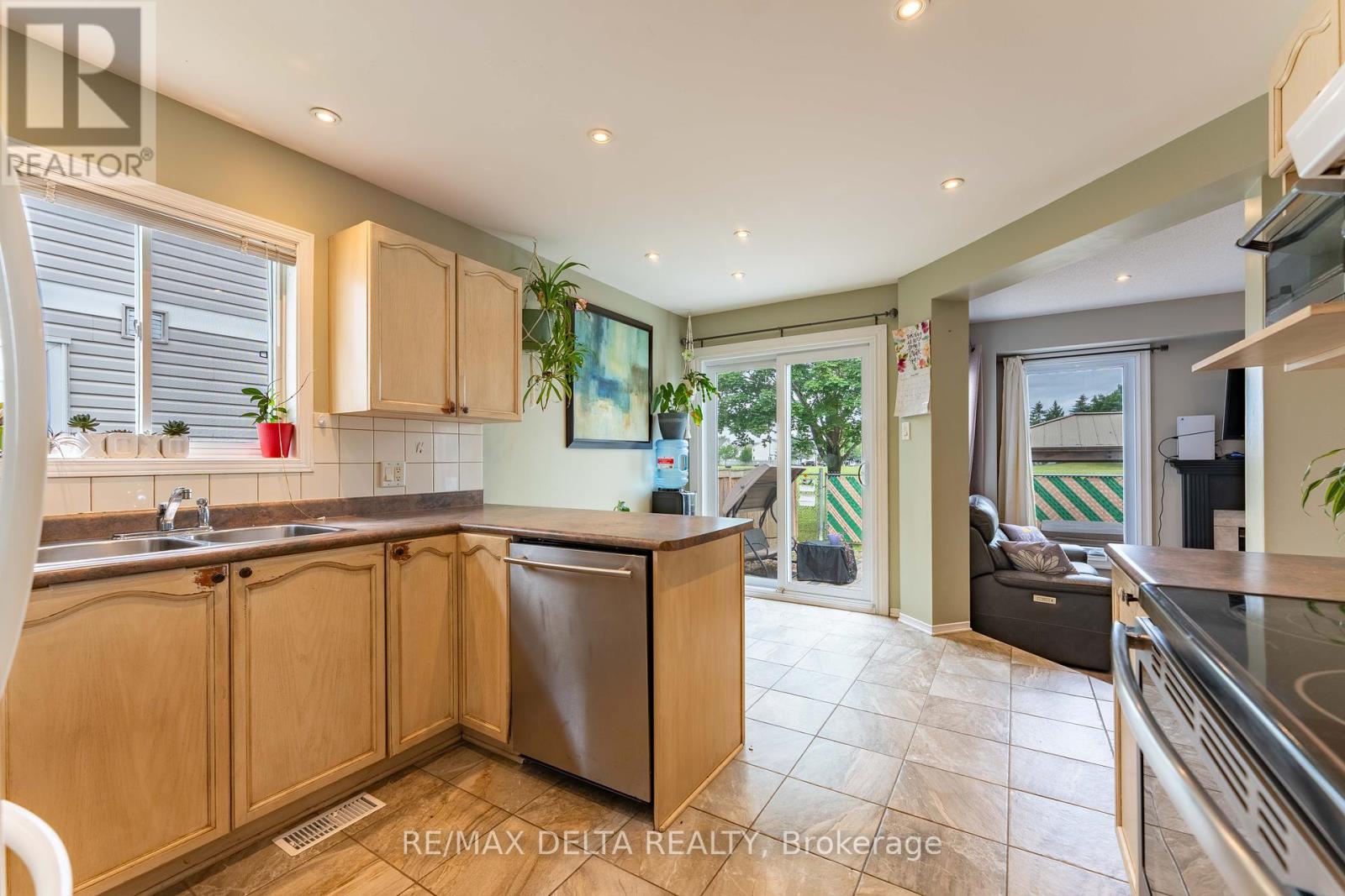 Photo 14 of 1610 Duplante Avenue, Ottawa ON