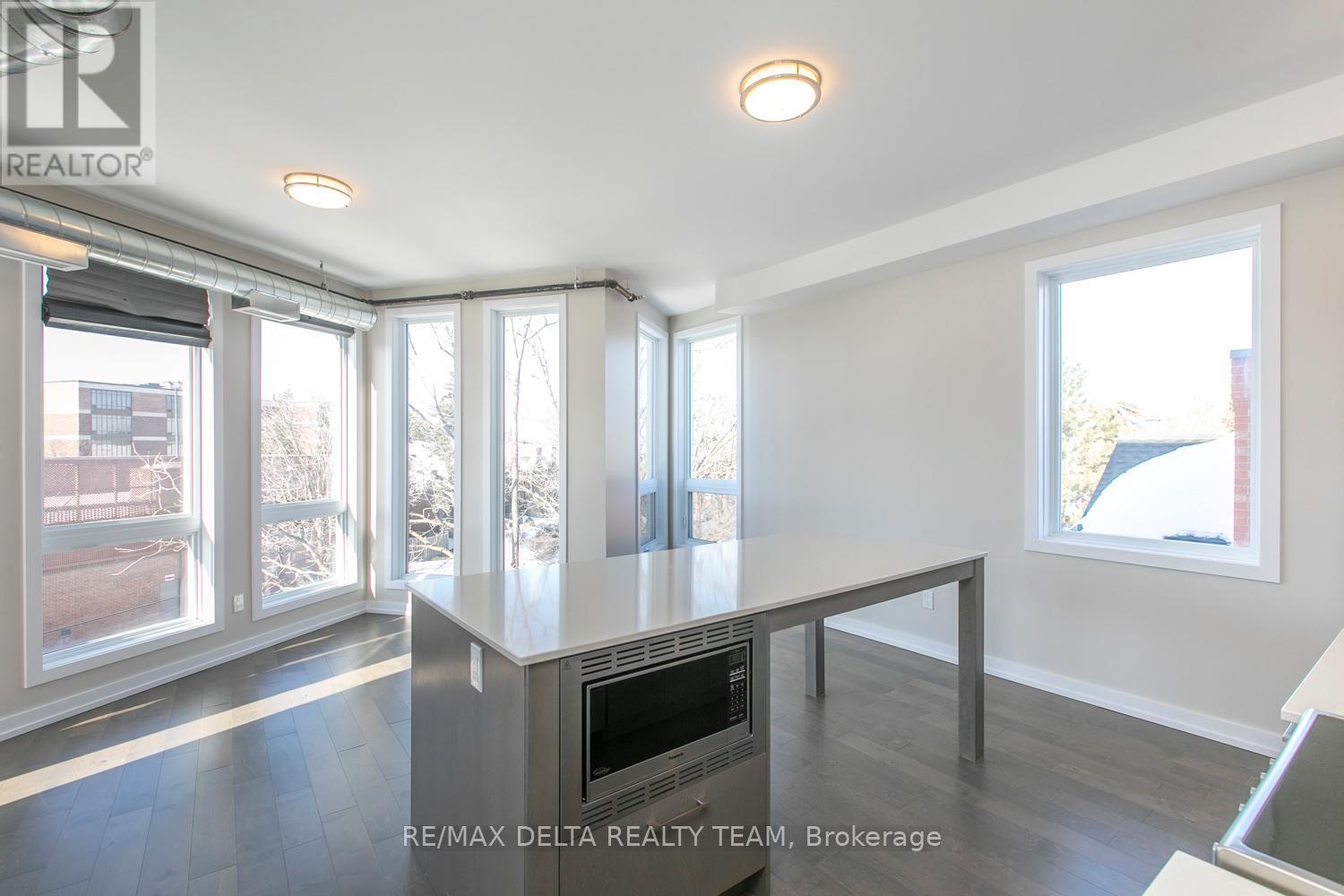 Photo 6 of 405 150 Greenfield Avenue, Ottawa ON