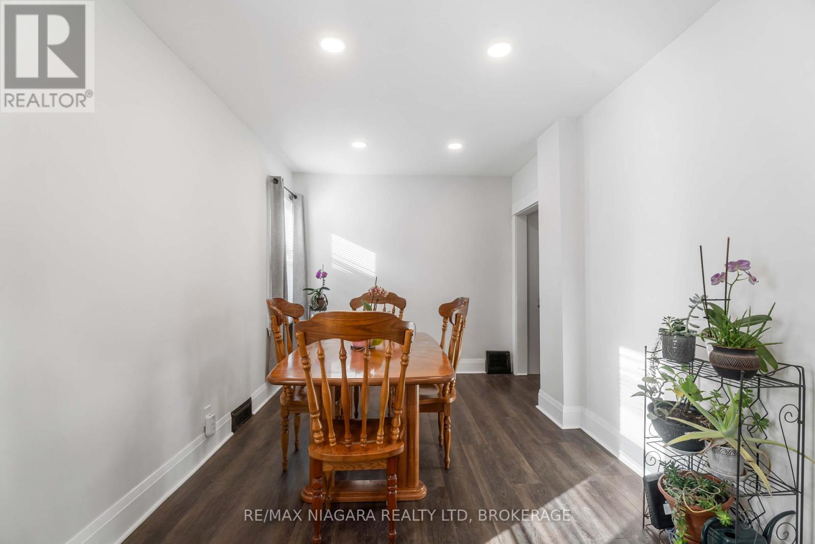 Photo 14 of 22 Bertram Street, St Catharines ON