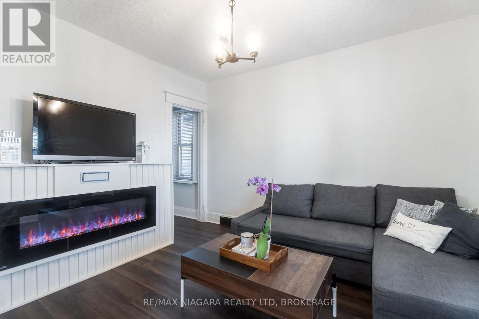 Photo 9 of 22 Bertram Street, St Catharines ON
