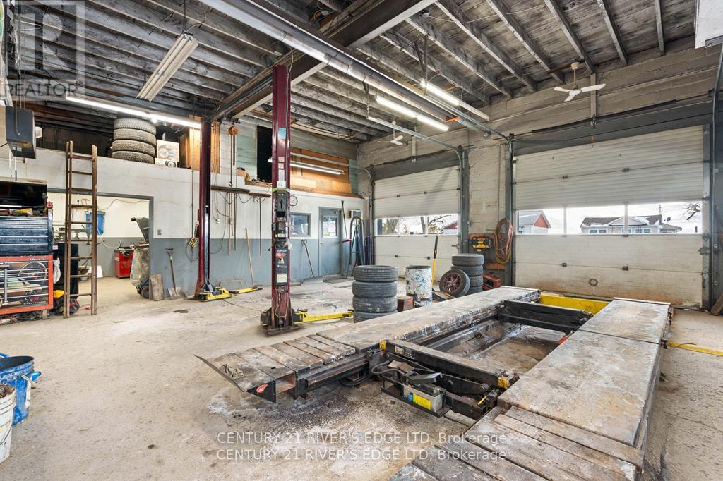 Photo 17 of 229 Main Street N, North Dundas ON