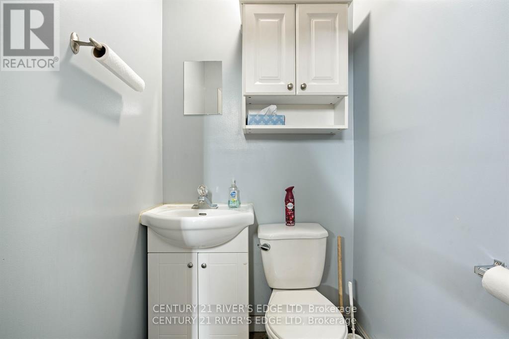Photo 11 of 229 Main Street N, North Dundas ON