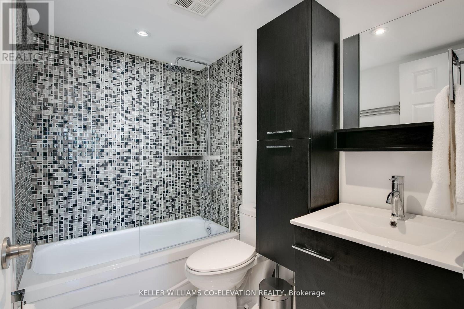 Photo 15 of 1506 40 Scollard Street S, Toronto ON
