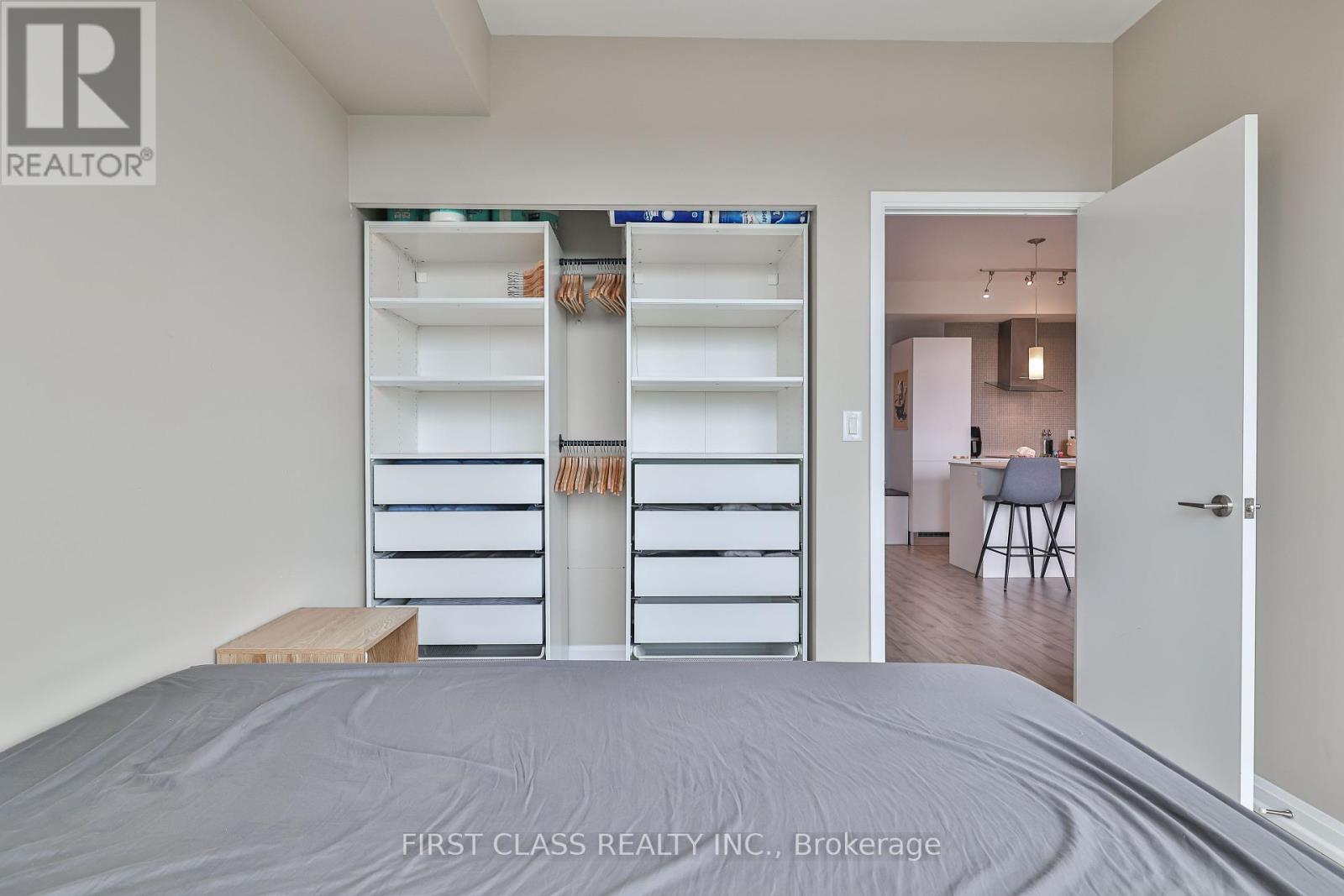 Photo 4 of 1004 11 Bogert Avenue, Toronto ON
