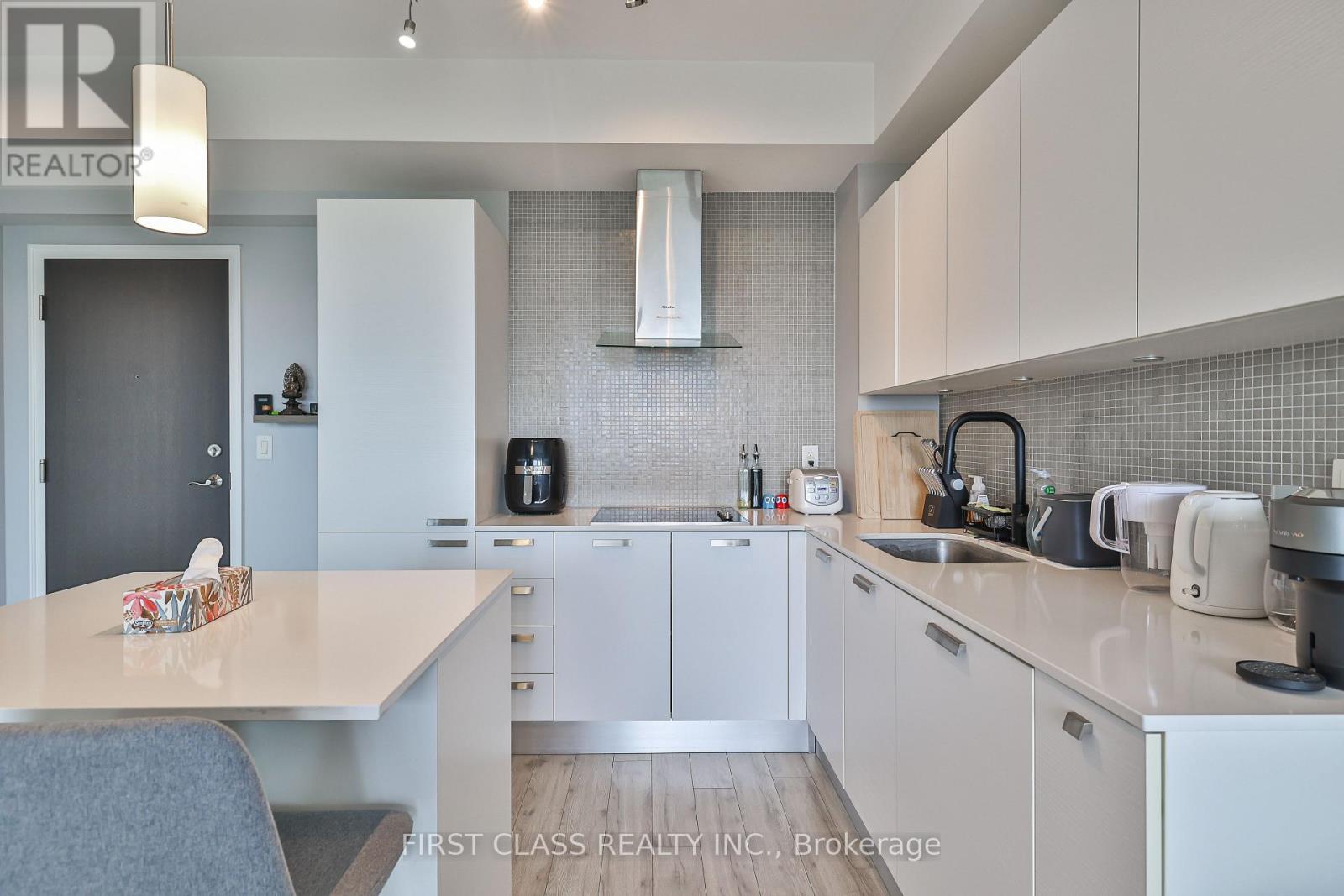 Photo 3 of 1004 11 Bogert Avenue, Toronto ON