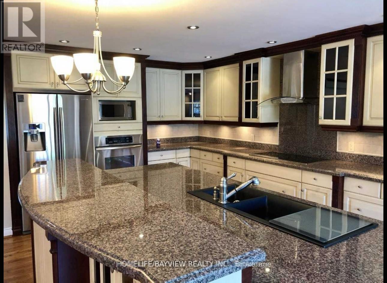 Photo 14 of 70 Bevdale Road N, Toronto ON