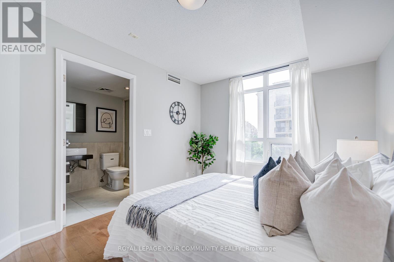 Photo 4 of 308 676 Sheppard Avenue E, Toronto ON