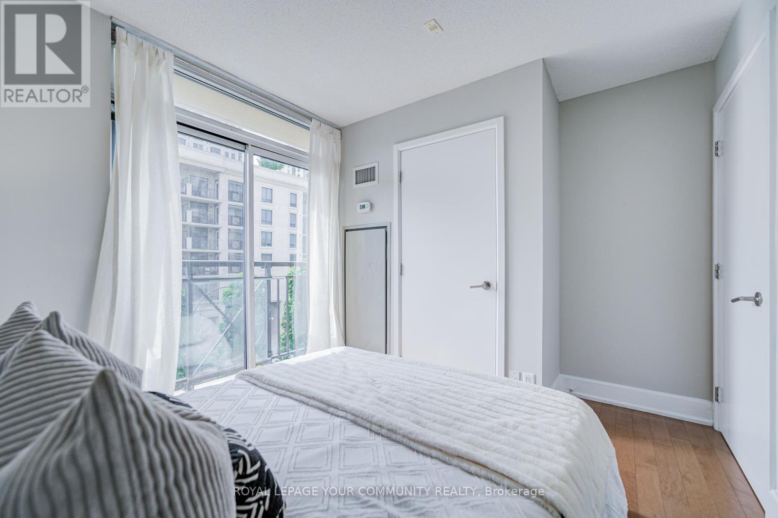 Photo 5 of 308 676 Sheppard Avenue E, Toronto ON
