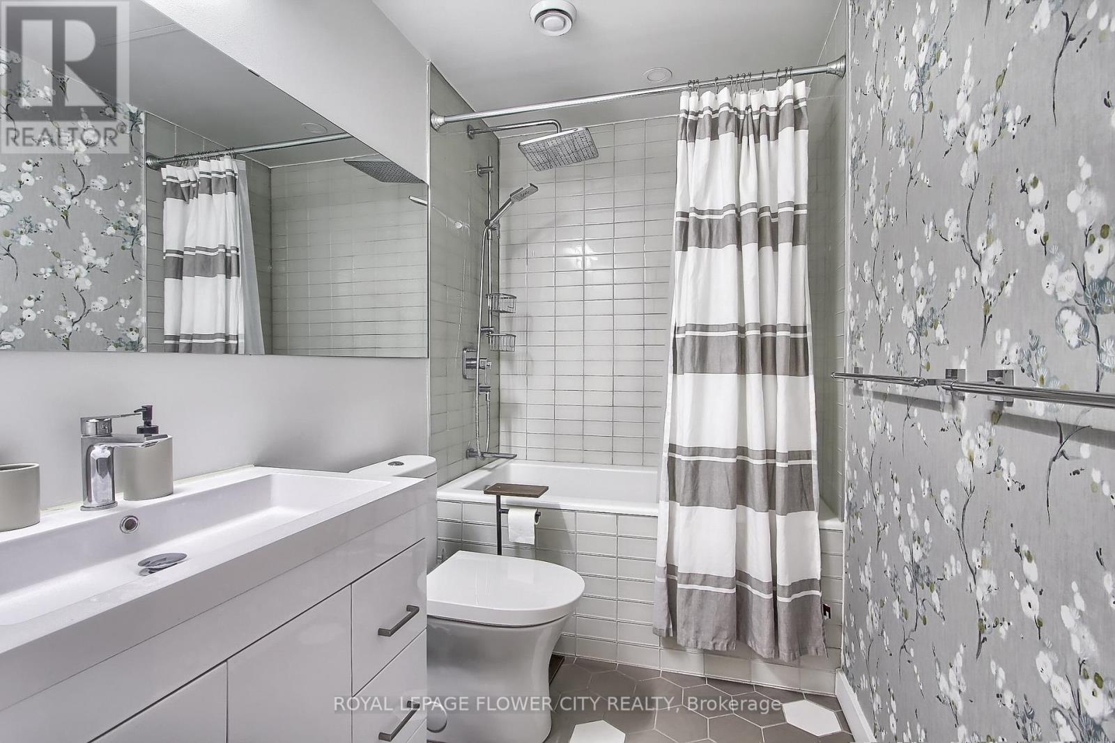 Photo 2 of 1903 68 Shuter Street S, Toronto ON